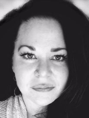 Photo of Dr. Amy Hewett-Olatunde