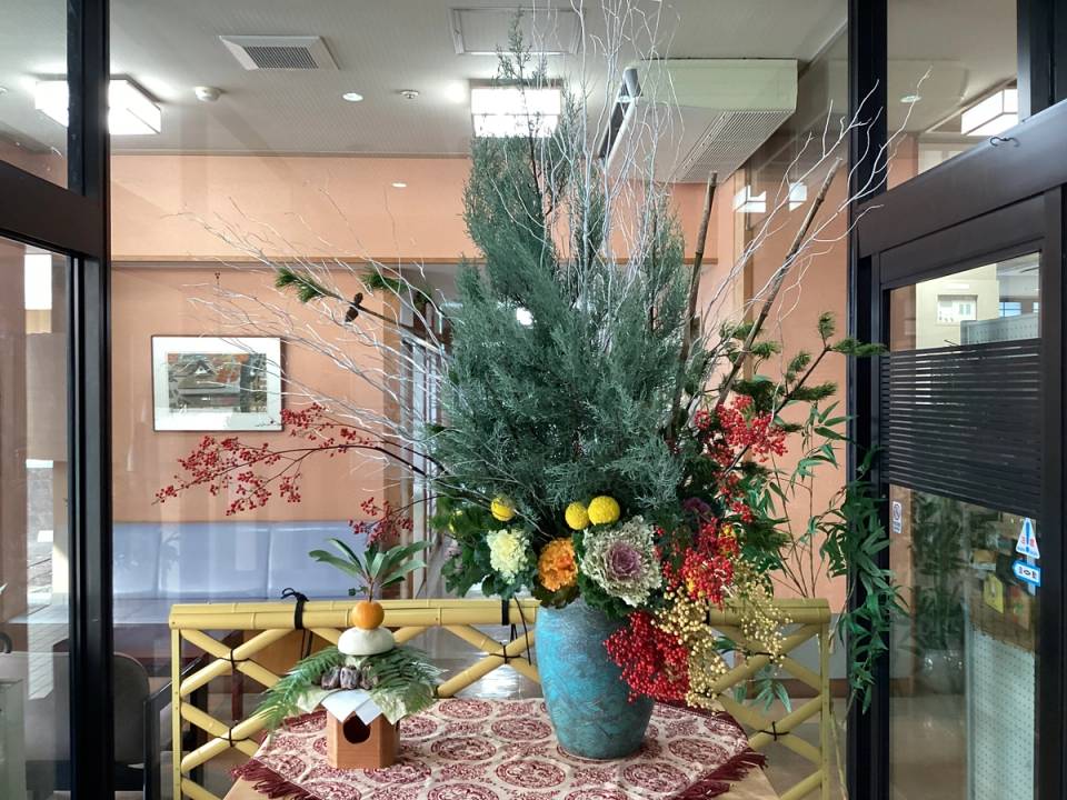 お正月のお花と鏡餅