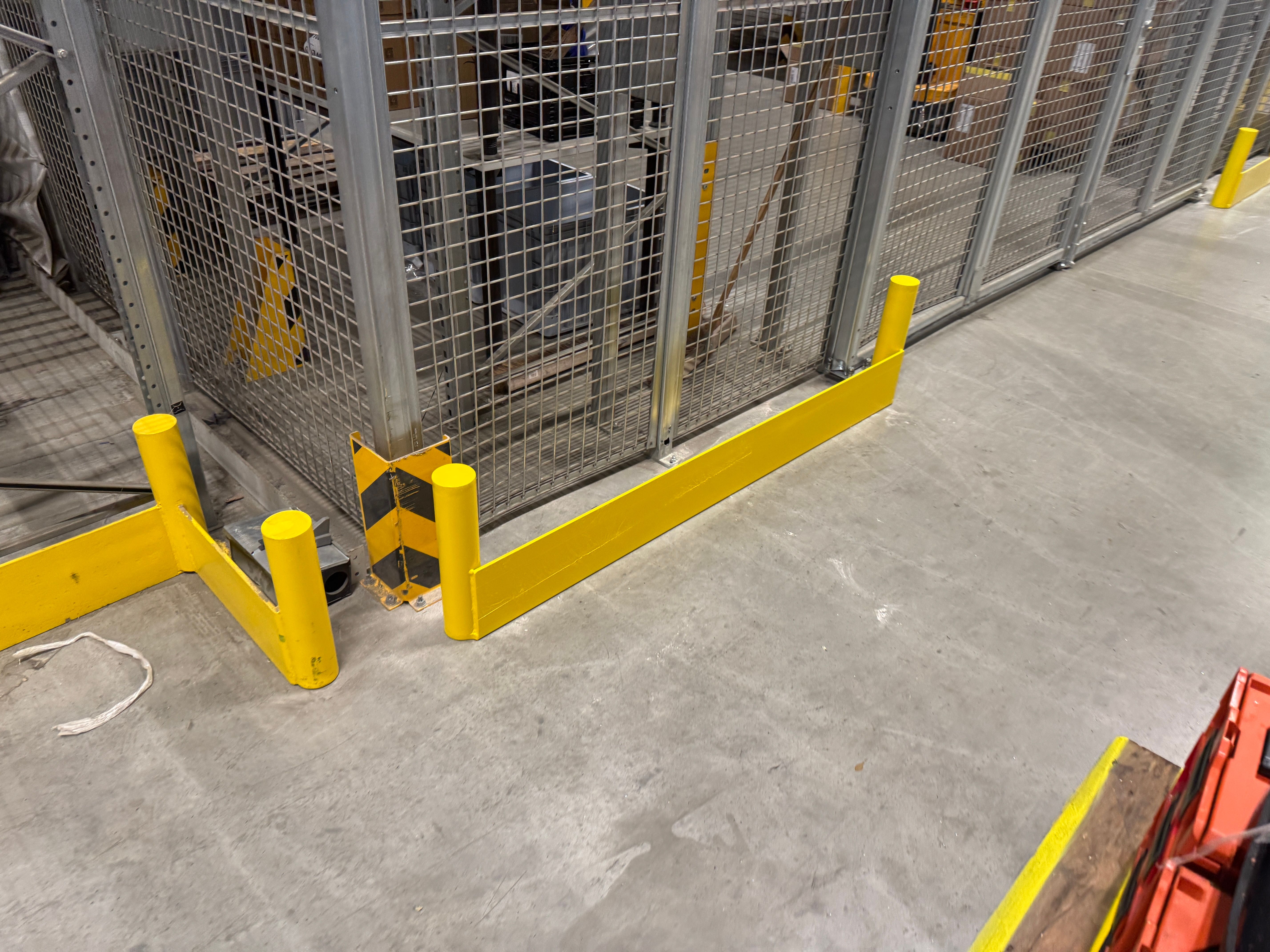 Robuster Anfahrschutz aus Stahlwinkel – Signalgelb für Hallen & Logistik – Titelbild