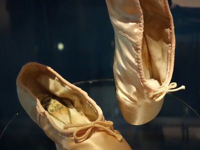 Ballet shoes used by Dame Margot Fonteyn de Arias - Bata Shoe Museum - DSC00333