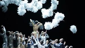 „Carmina Burana" - zespół baletu Teatru Wielkiego w Łodzi
