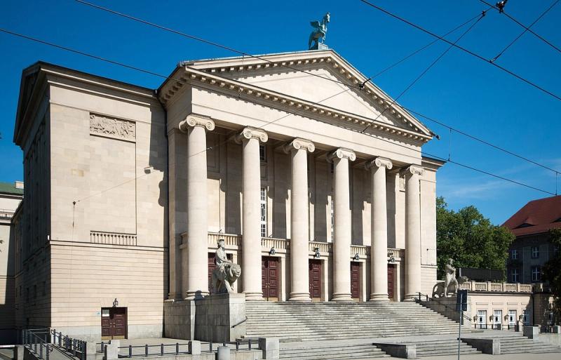 Budynek — teatr-poznan