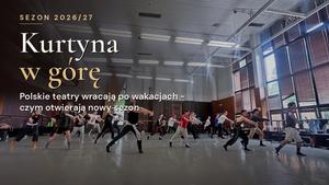Zespół baletowy podczas porannej lekcji w sali baletowej