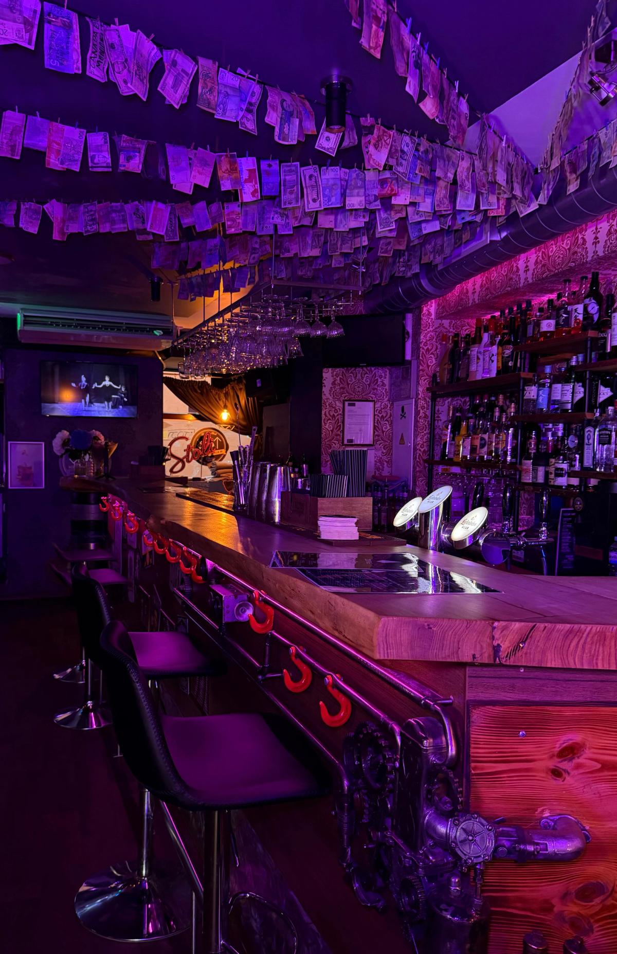 Spot Kafe bar counter