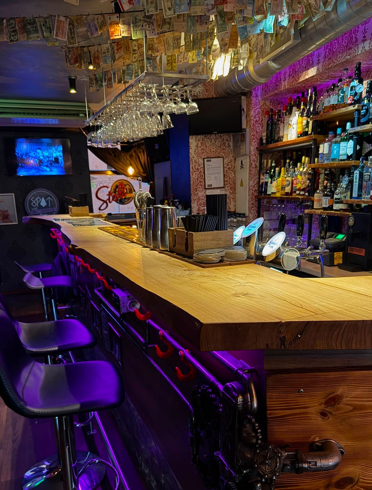 Spot Kafe bar counter