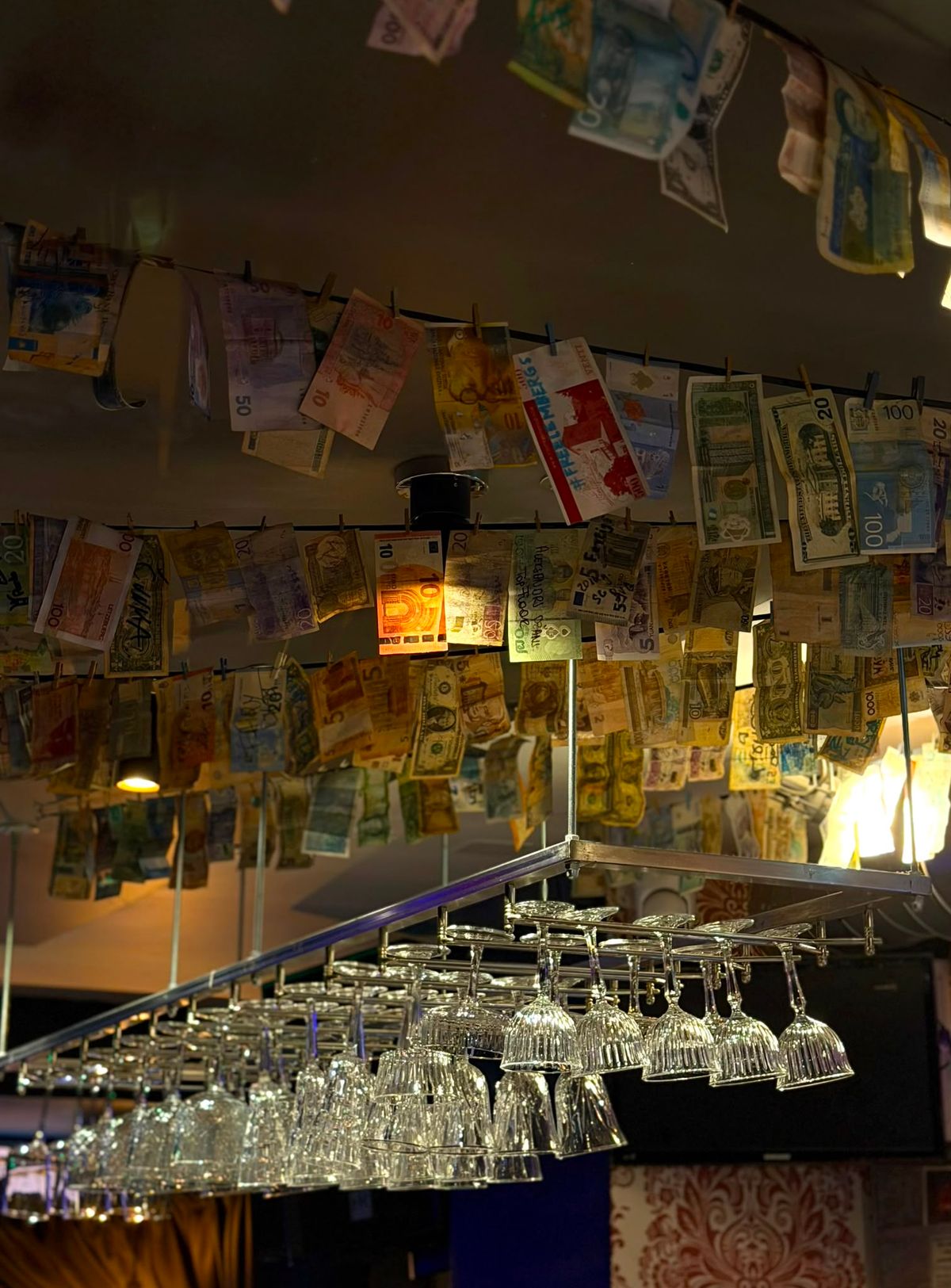 Spot Kafe money ceiling