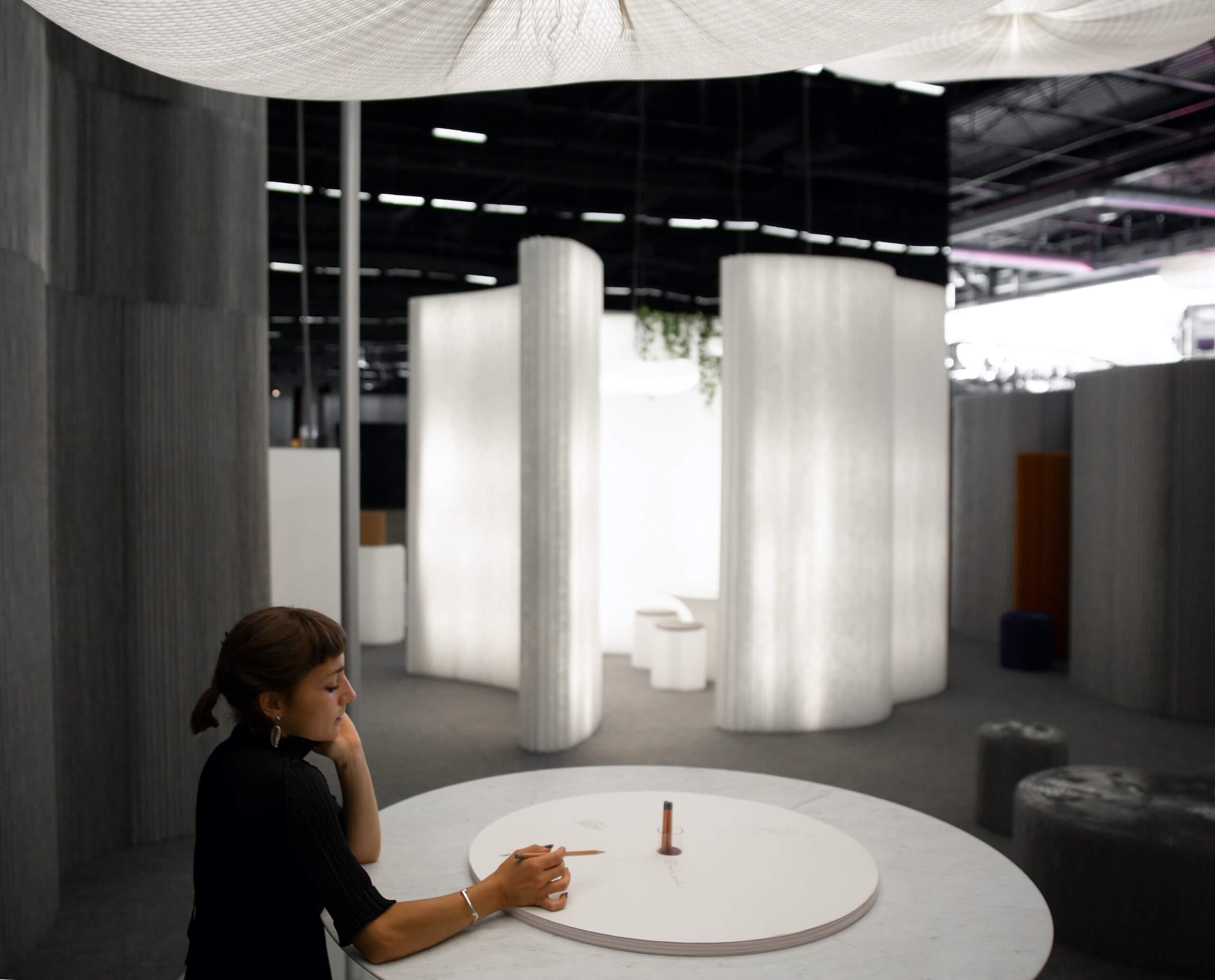 exhibition space dividers movable walls - white and aluminum colour