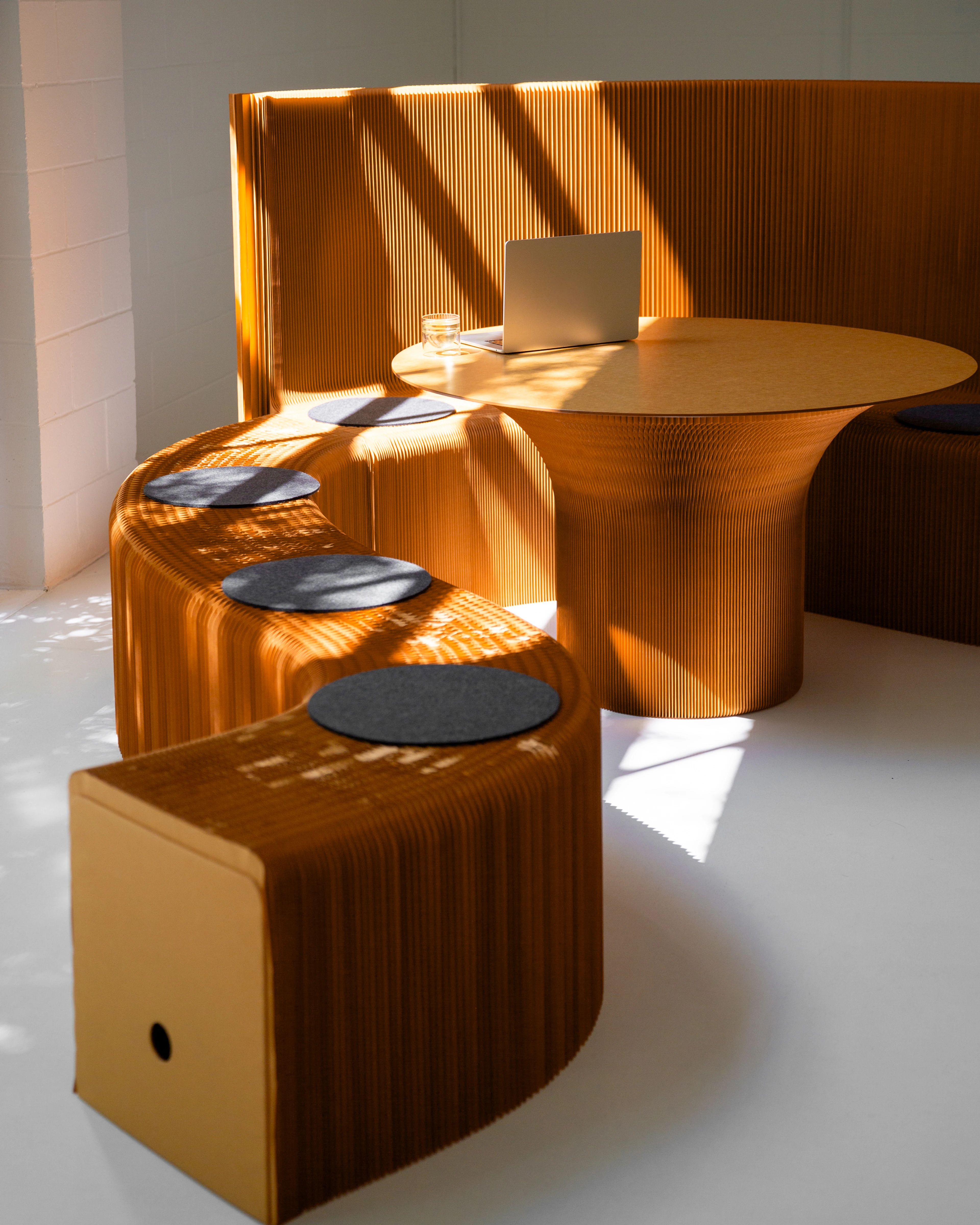 sitting height cantilever table™