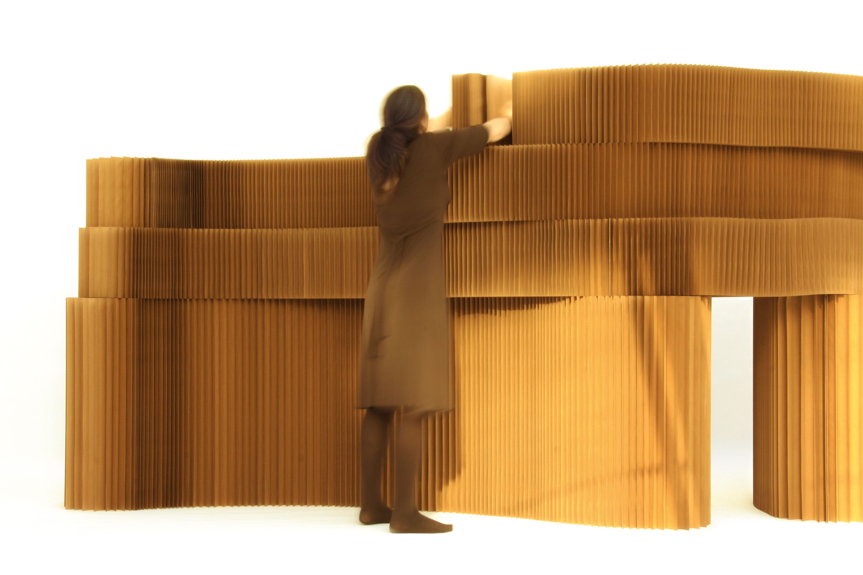 Connect multiple units by their modular magnetic end panels to create longer stretches. 