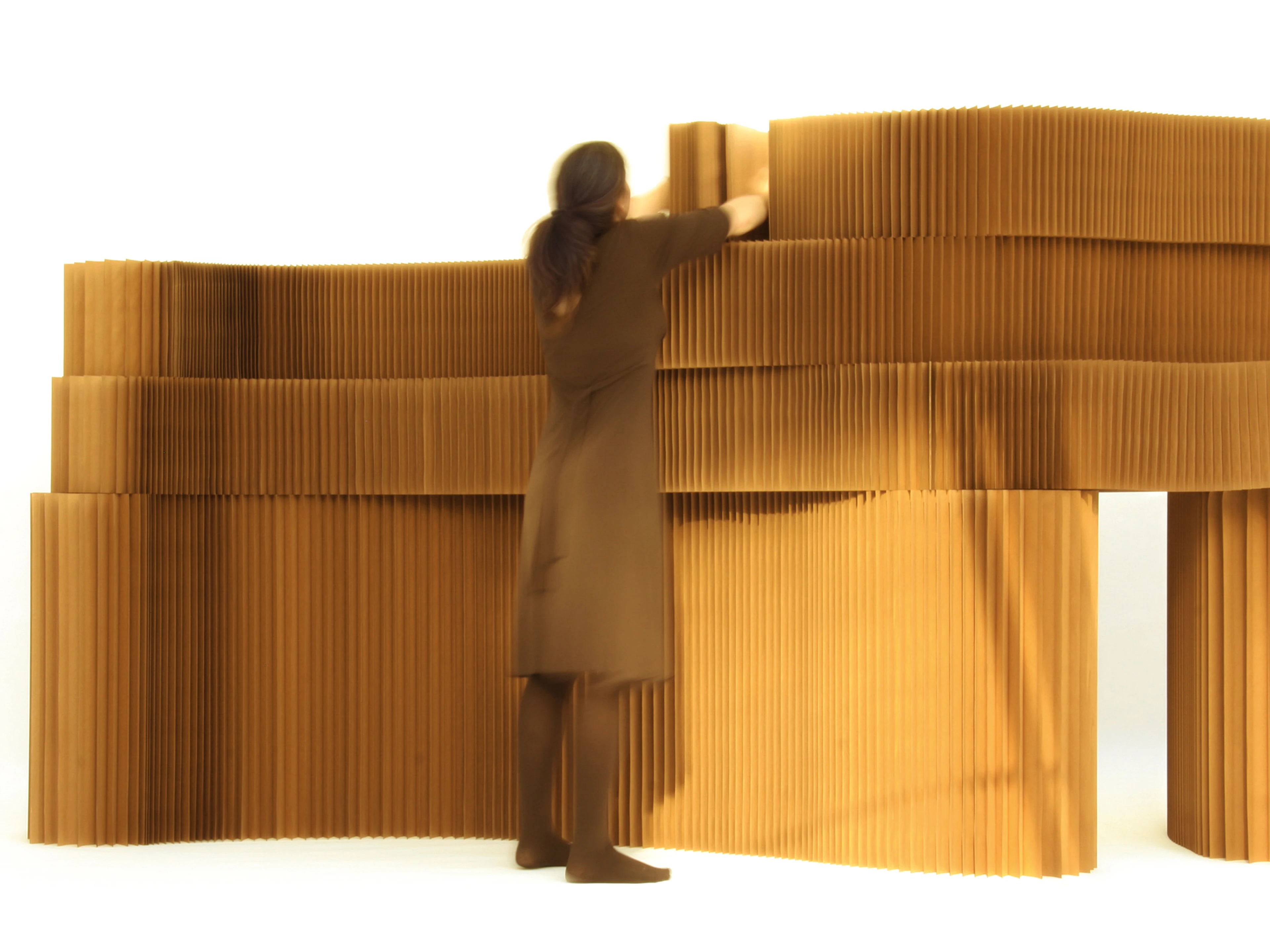 Connect multiple units by their modular magnetic end panels to create longer stretches.