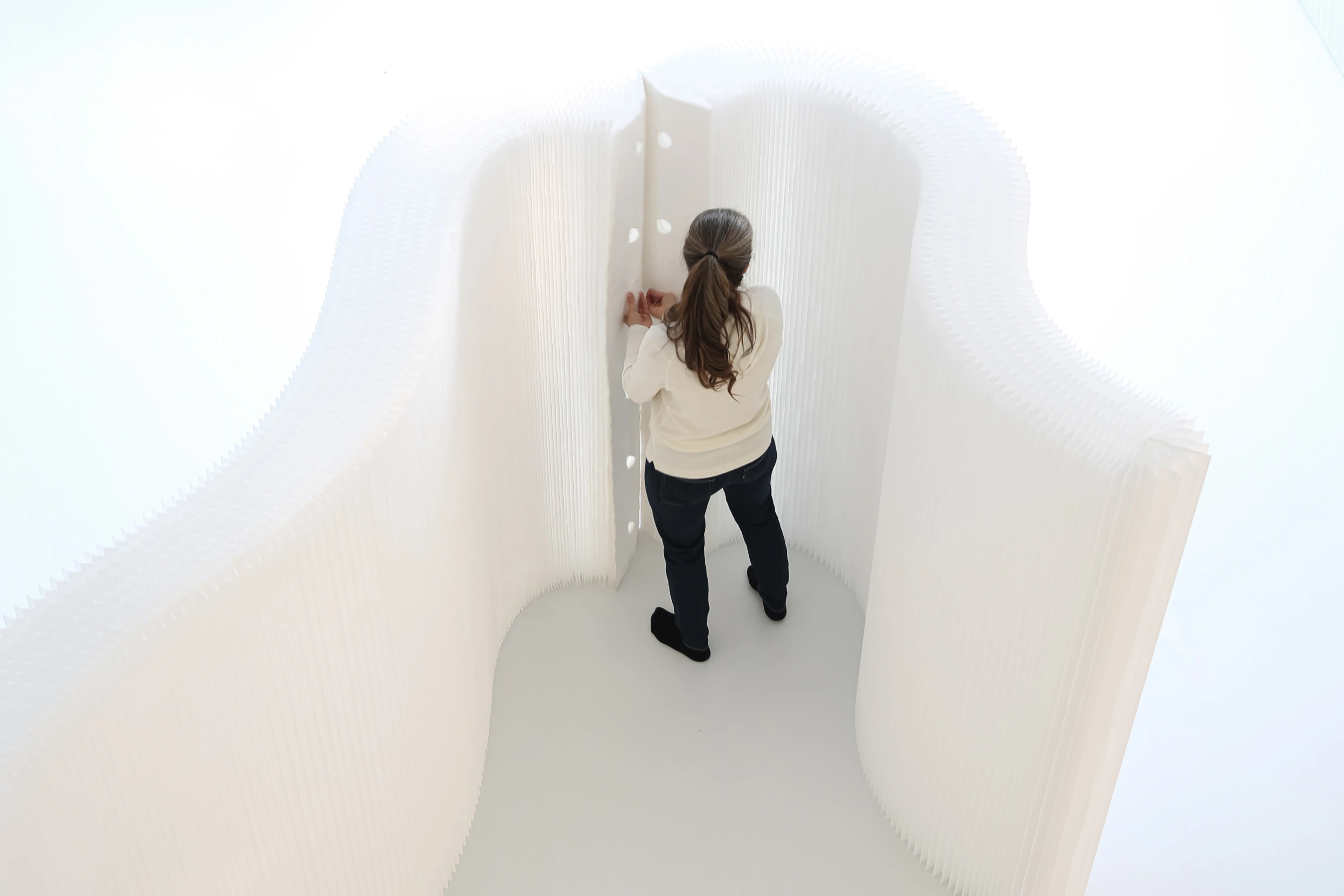 space partitions with magnetic connectors