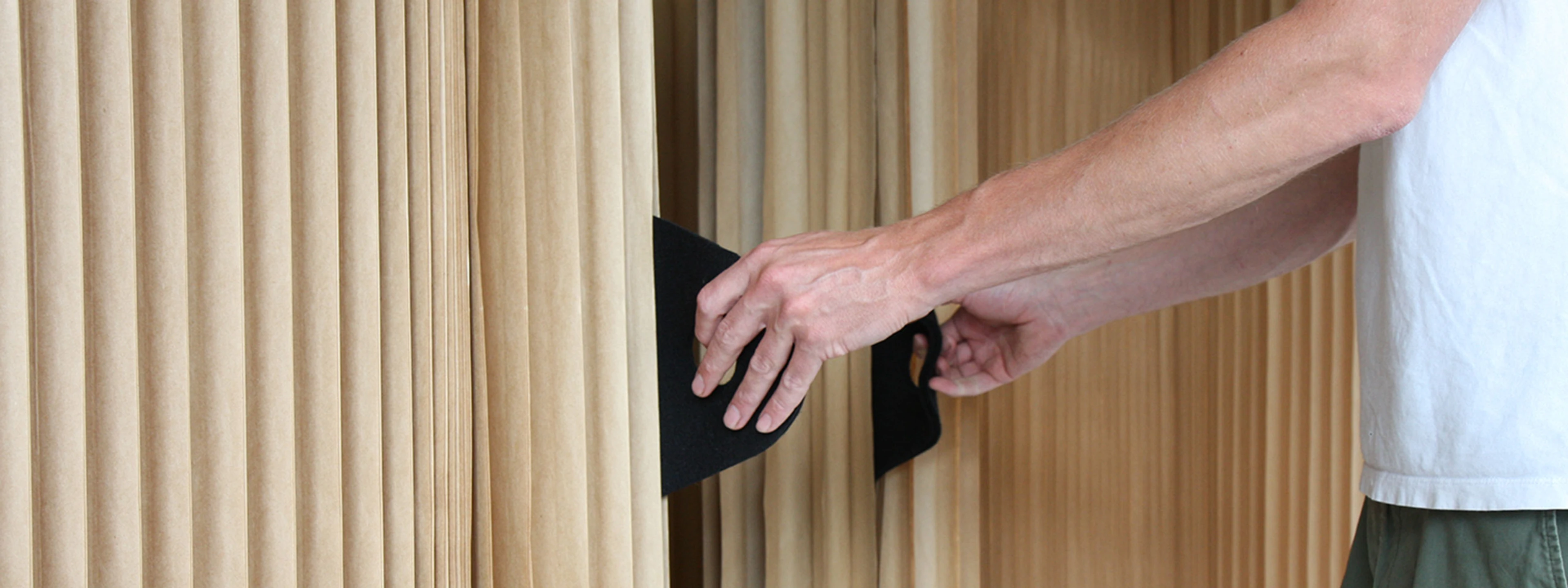 Detail of felt handles that facilitate the easy opening and closing of the paper walls.