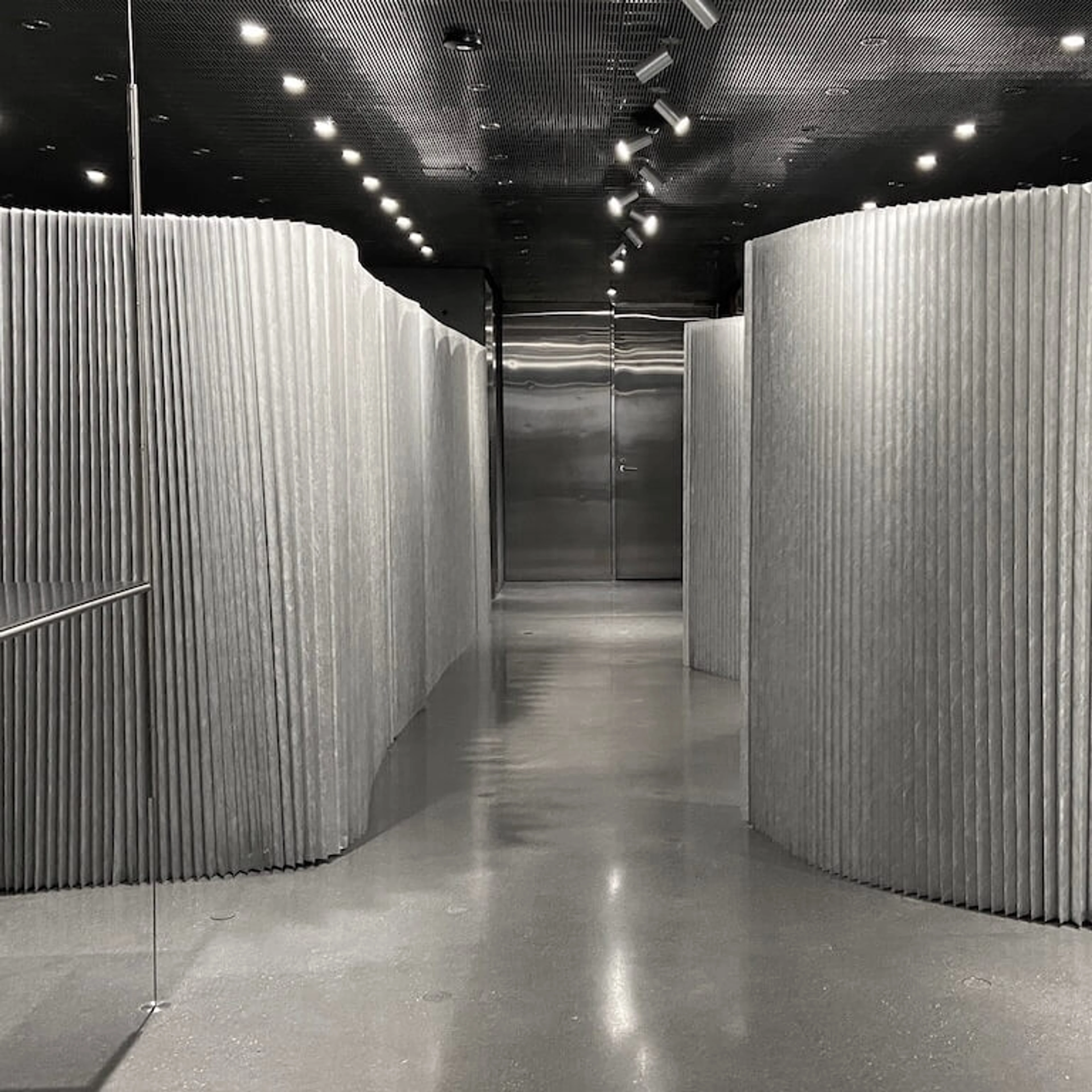 modern pathways in spatial design to direct foot traffic mobile