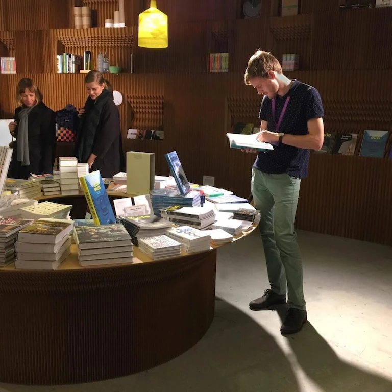 mobile room dividers for libraries