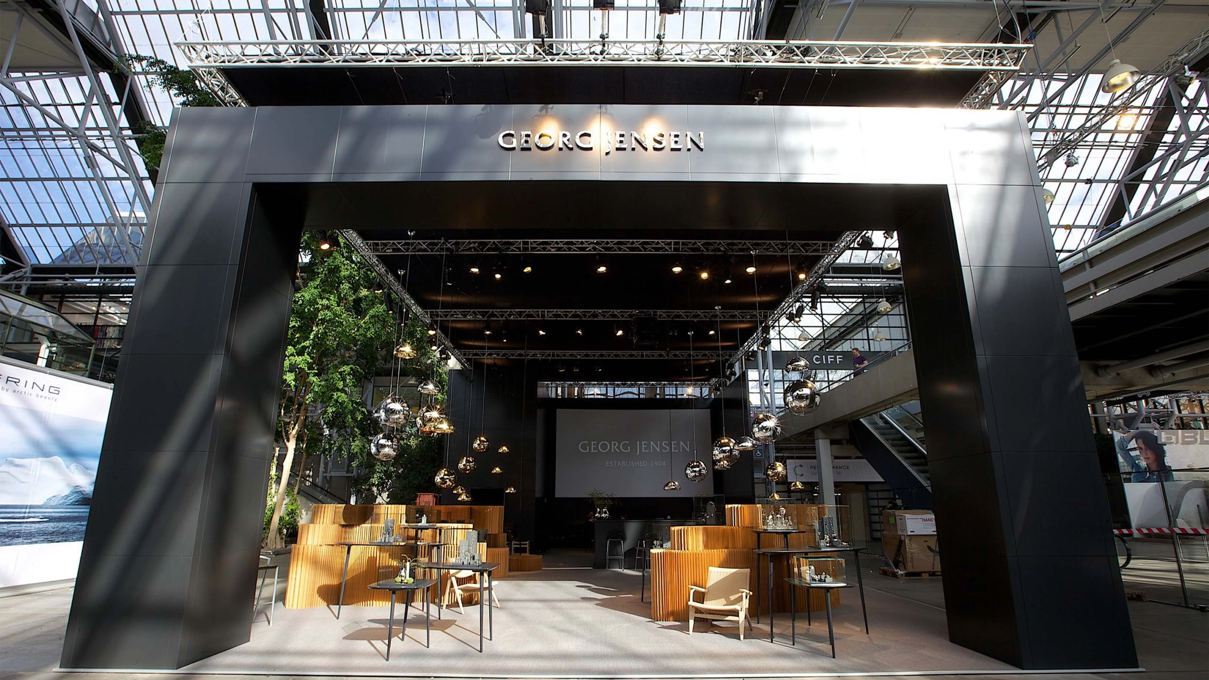 space partitions for jewelry stores - Georg Jensen luxury-tradeshow displays