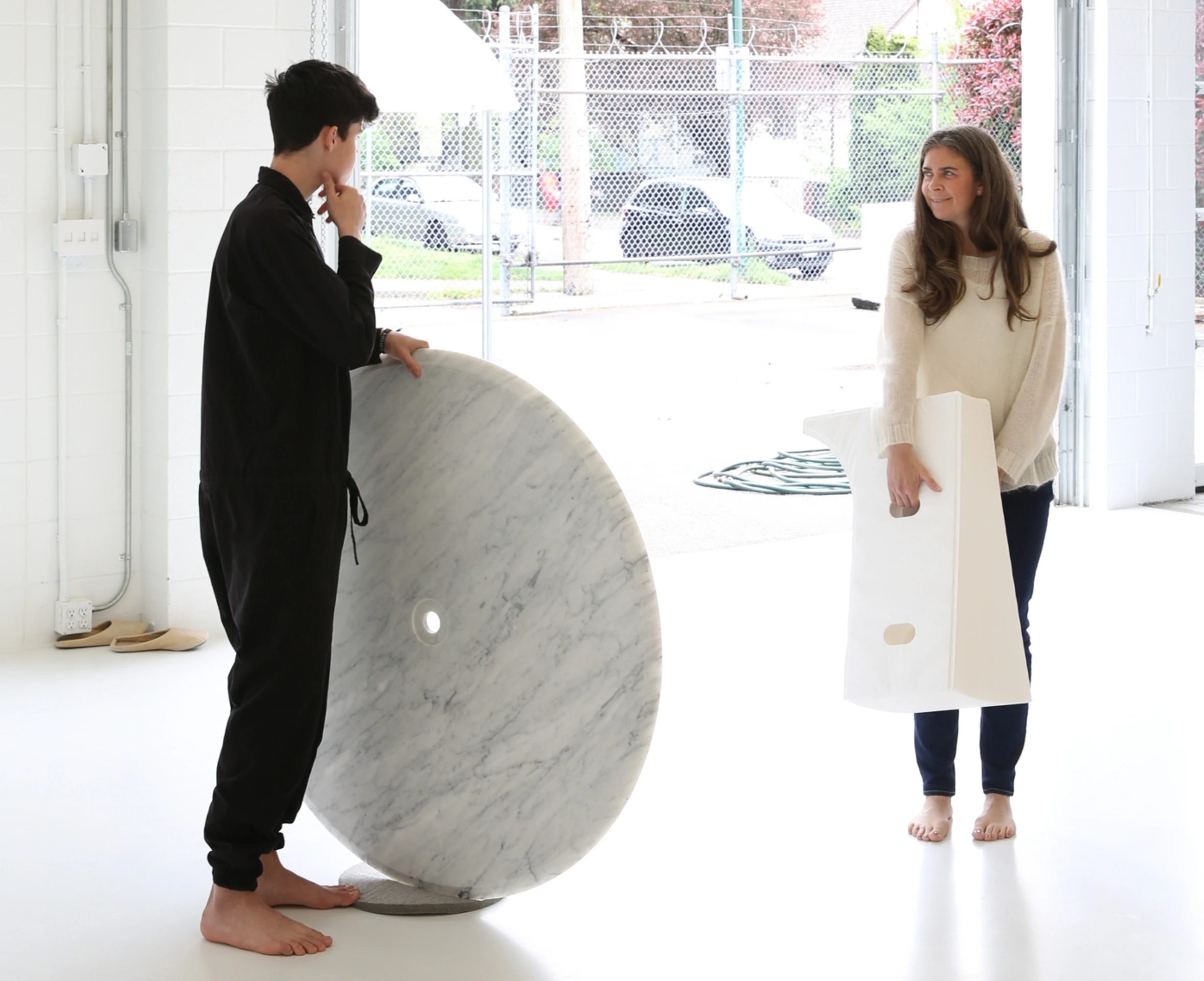 flat-pack table, round white table, cantilever table by molo