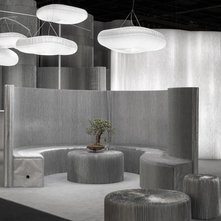 mobile exhibition space dividers and lighting