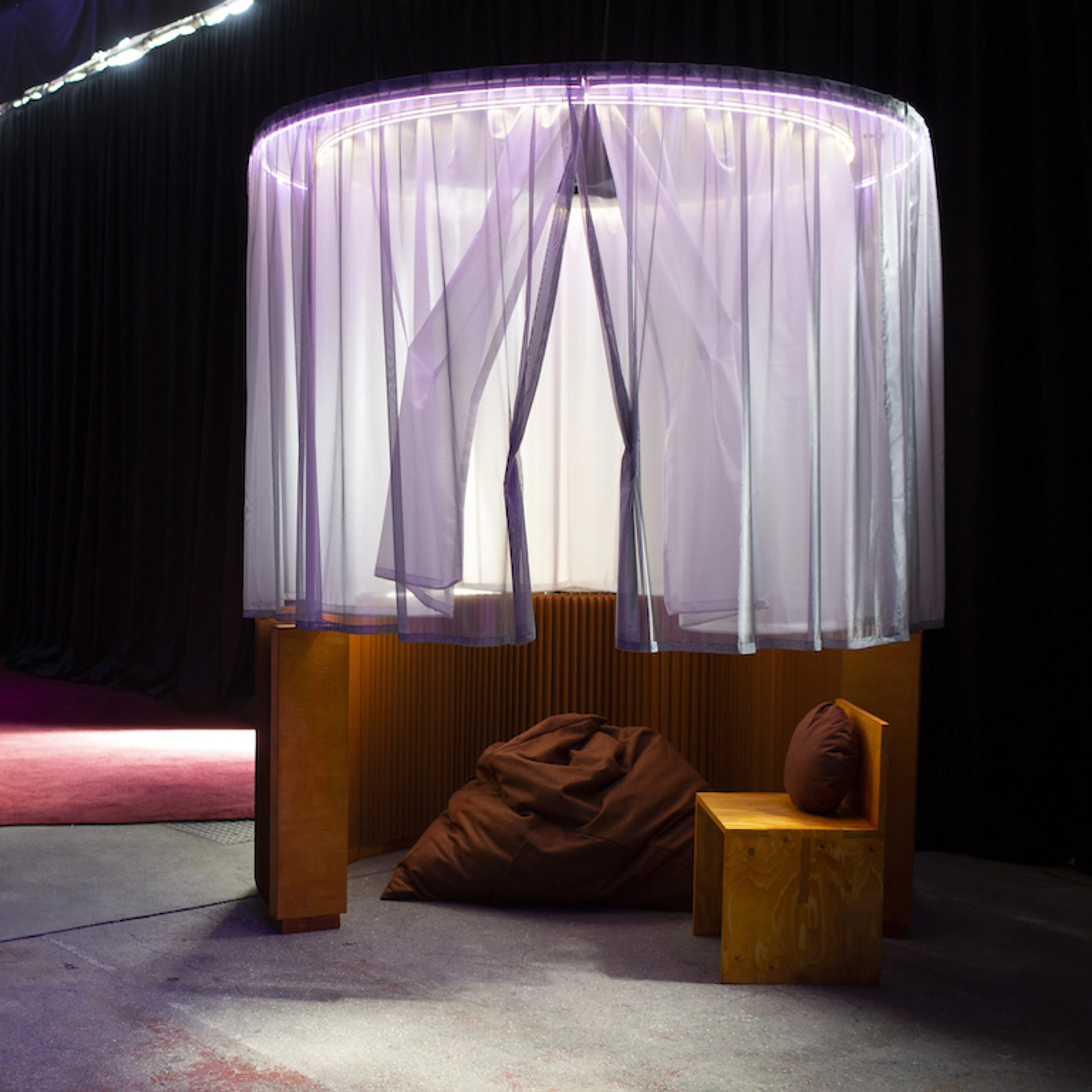 mobile dreamachine uk - custom paper softwall by molo