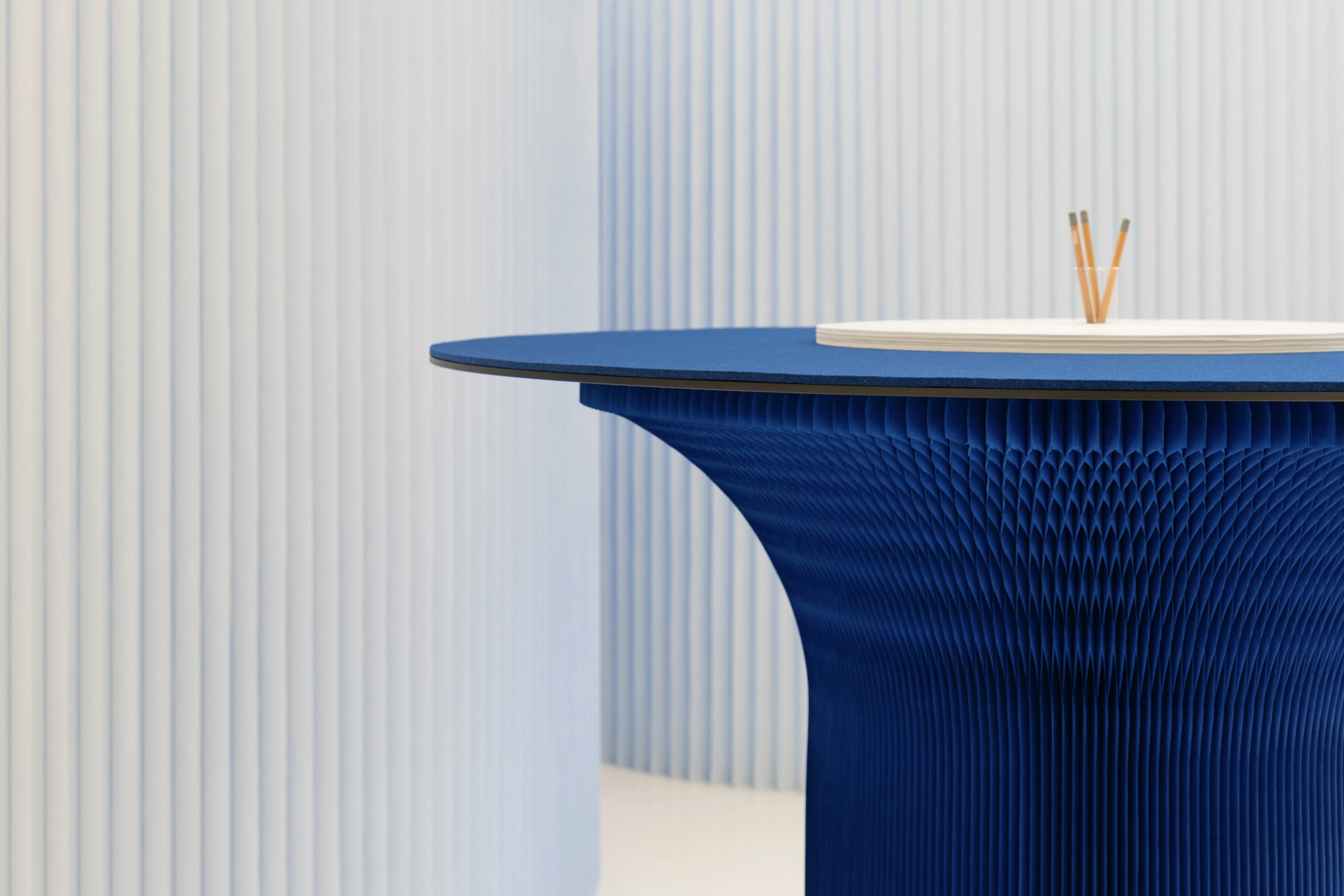 sketching circles for cantilever table™