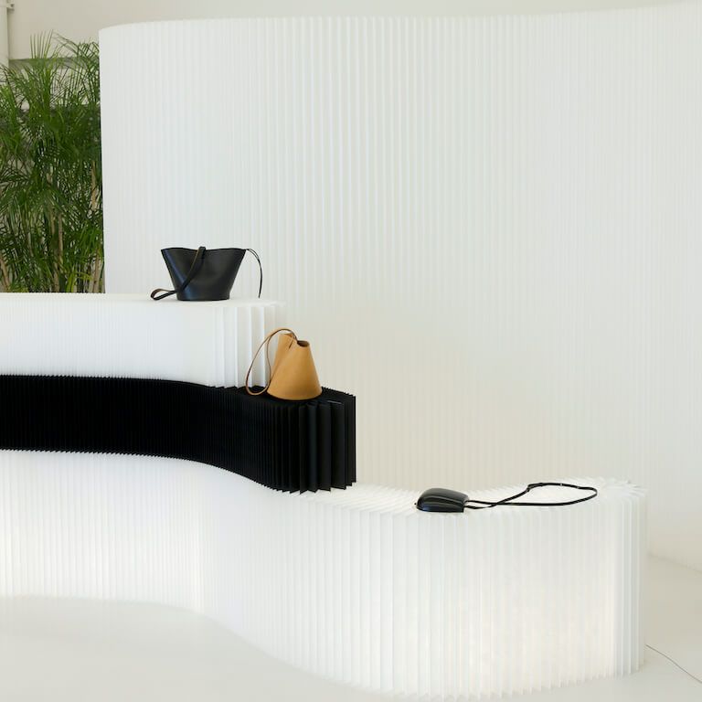 mobile privacy screens and modular furniture for the open offices or showrooms
