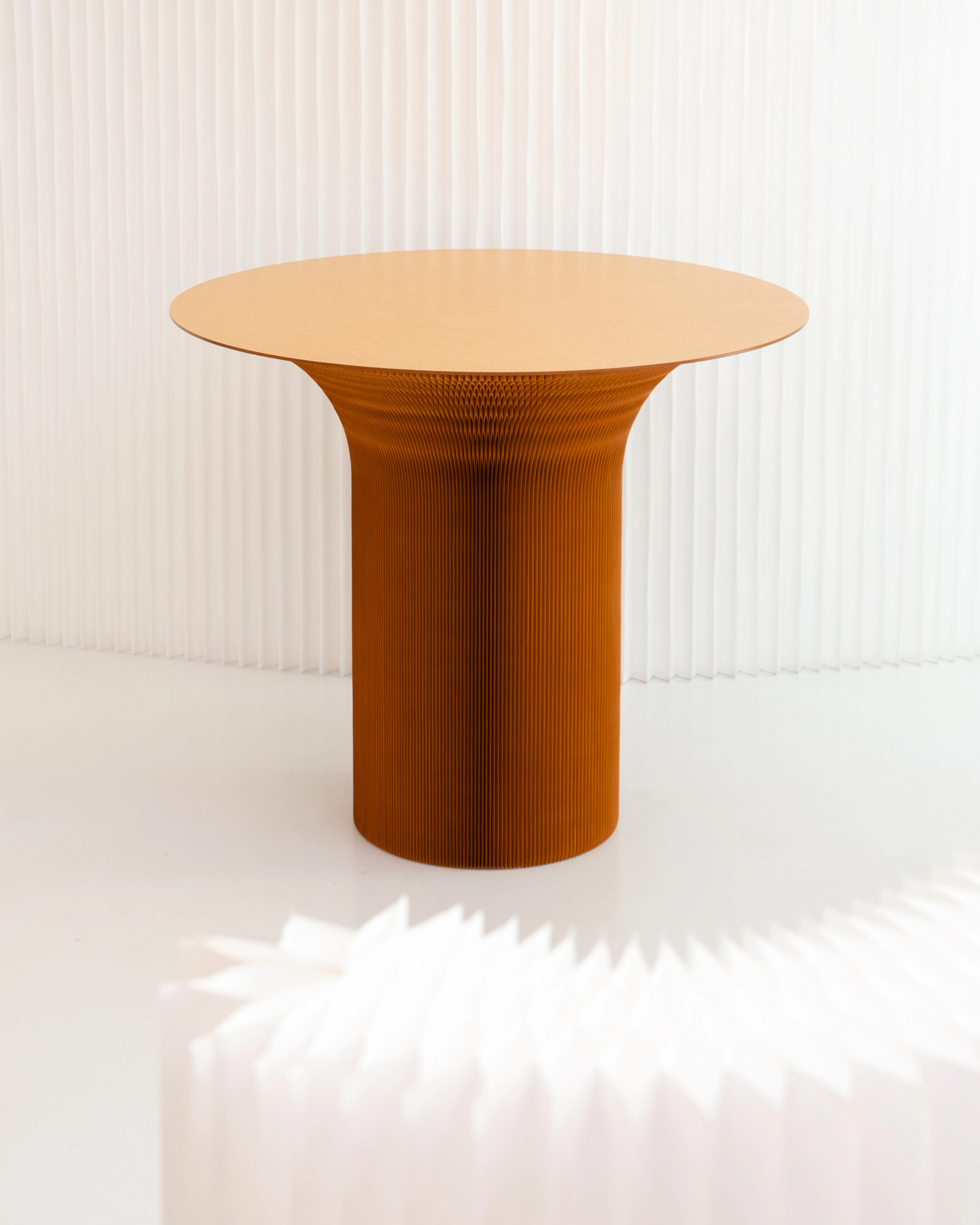 standing height cantilever table™