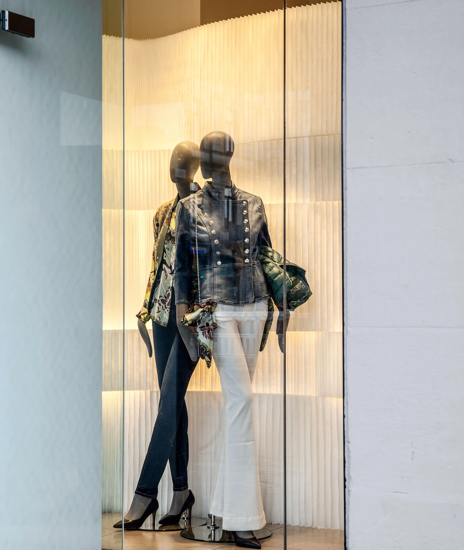 commercial retractable room divider
