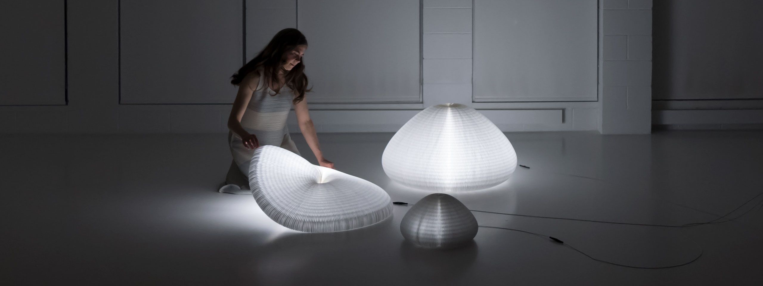 urchin light is a shape shifting paper lamp. this biomorphic lighting morphs through and endless series of forms.