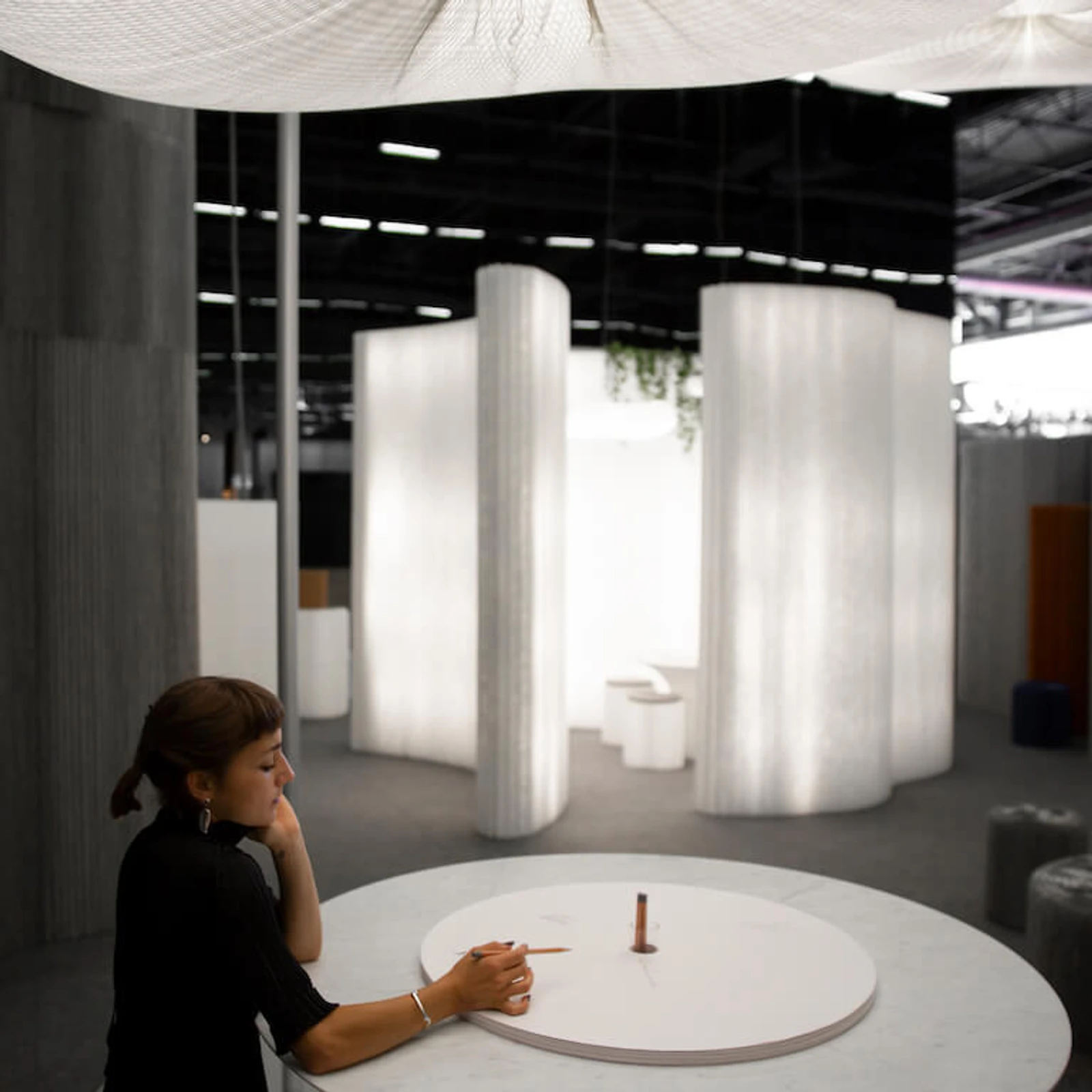 exhibition space dividers movable walls - white and aluminum colour