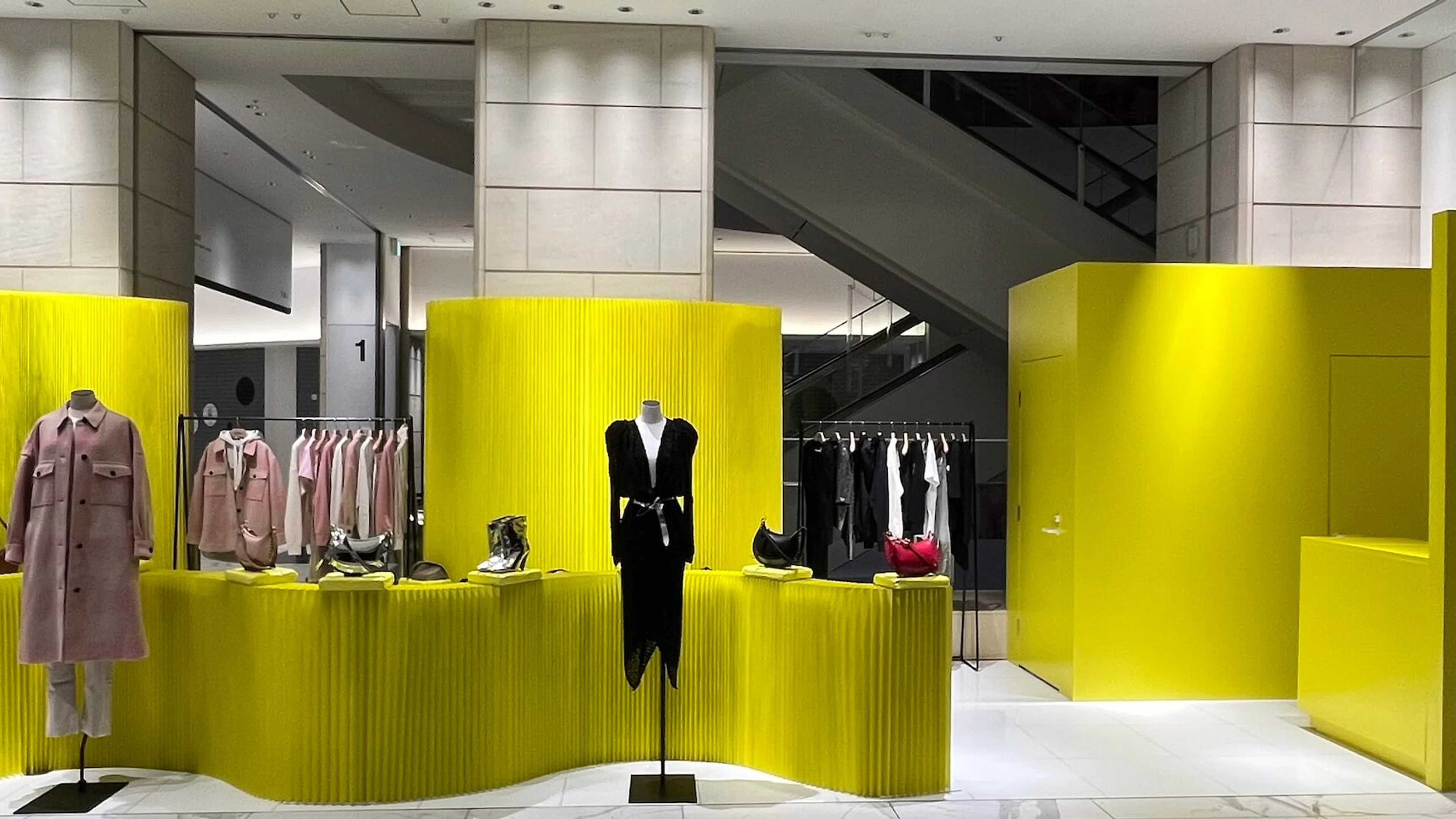 isabel marant - retail environment