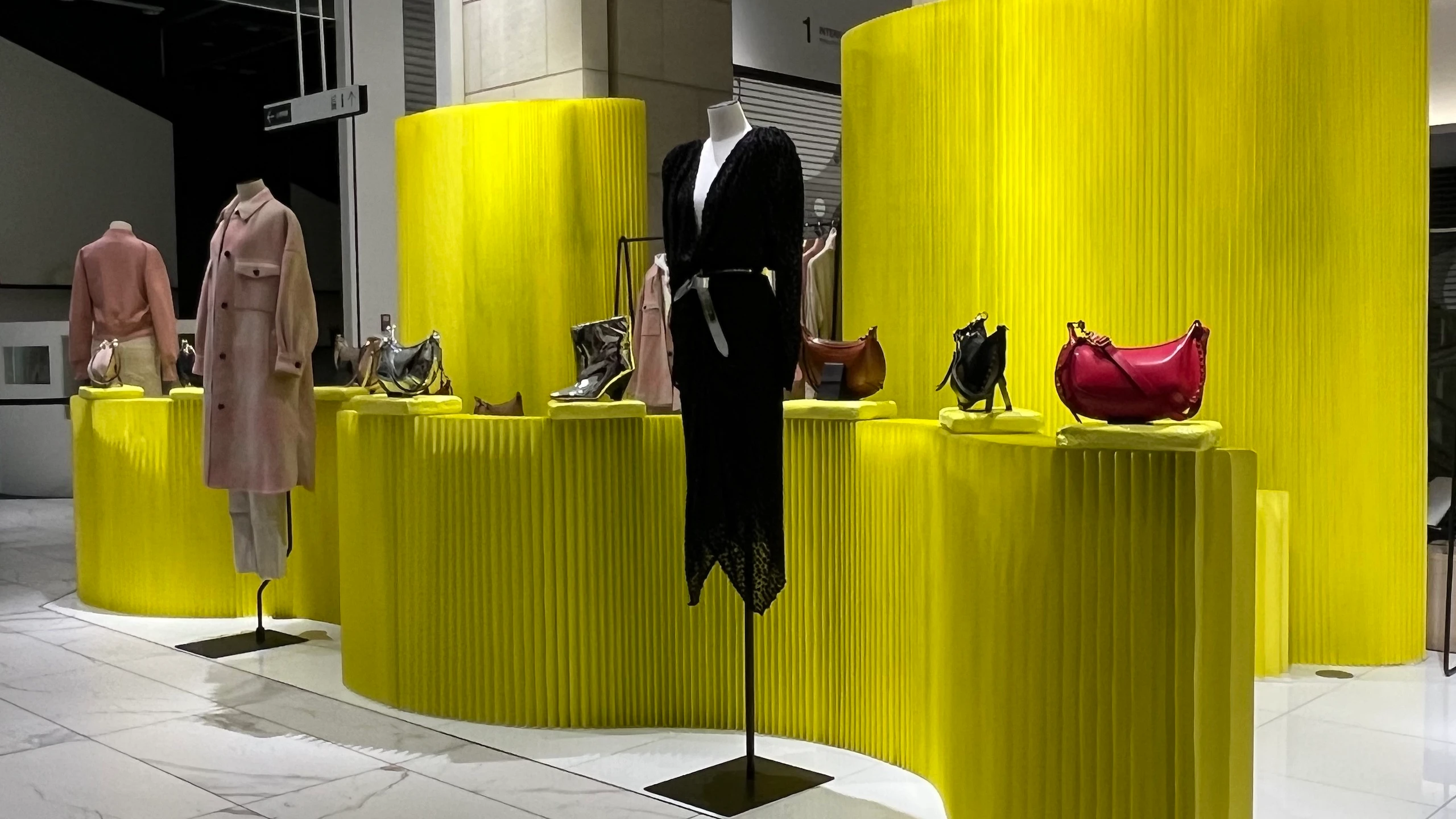 isabel marant retail - custom colour softwall and softblock