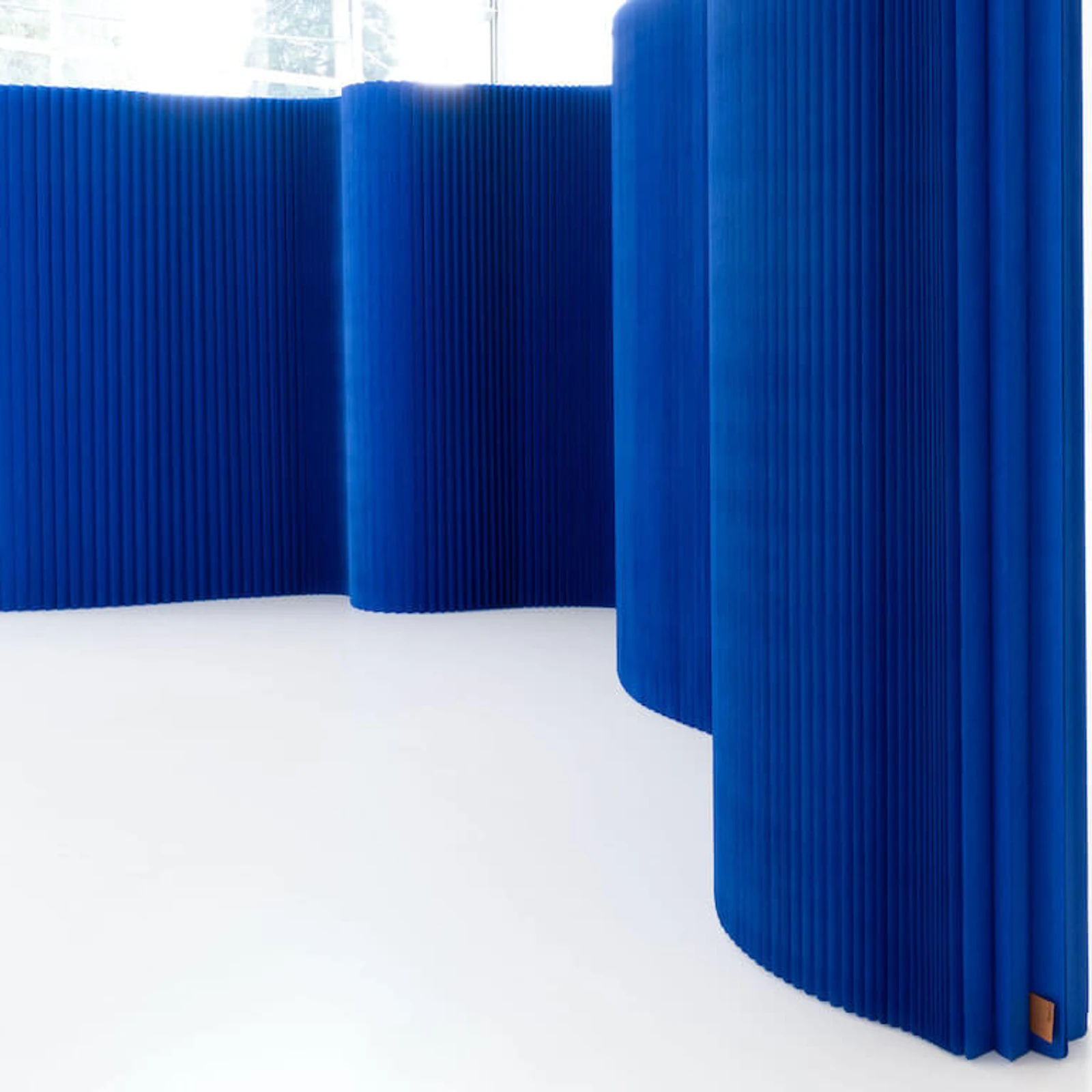 mobile flexible wooden room partitions - indigo blue