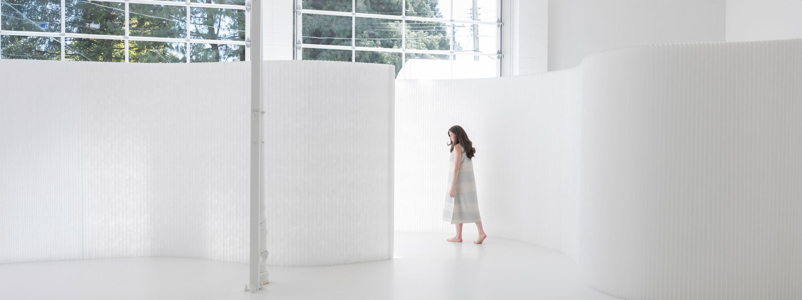 softwall, freestanding room divider, white acoustic partition, flexible wall system, molo
