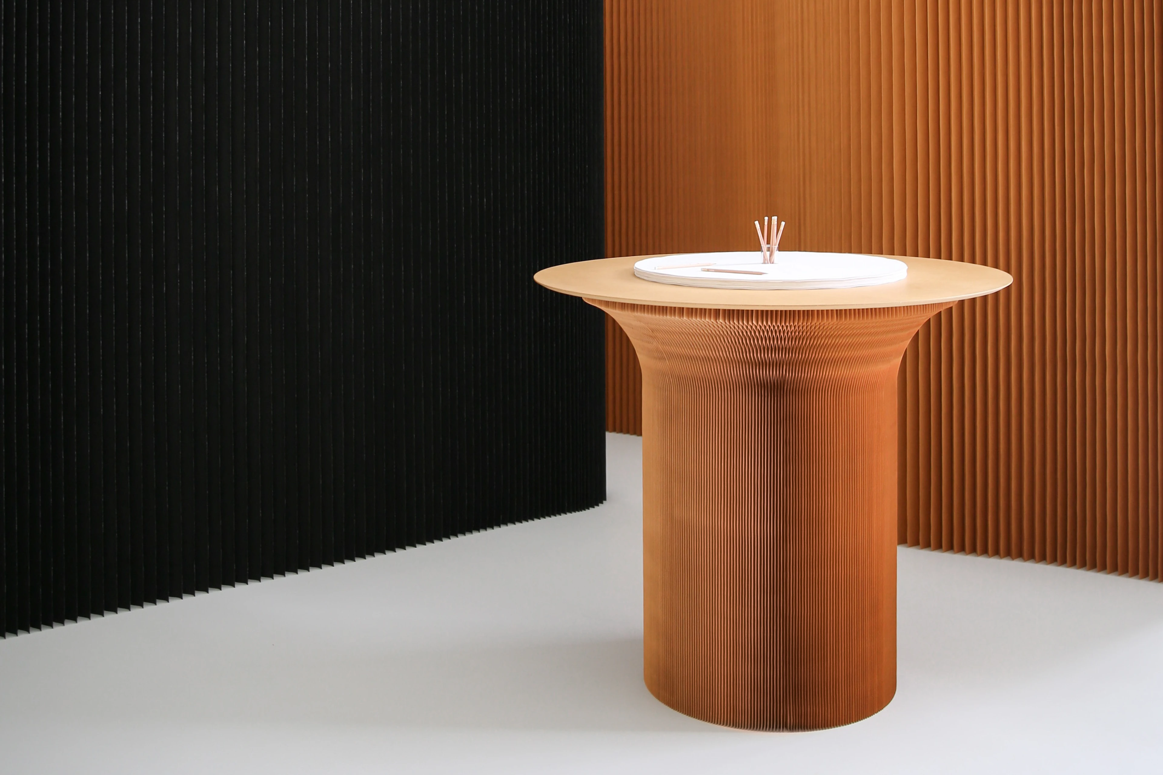 sketching circles for cantilever table™