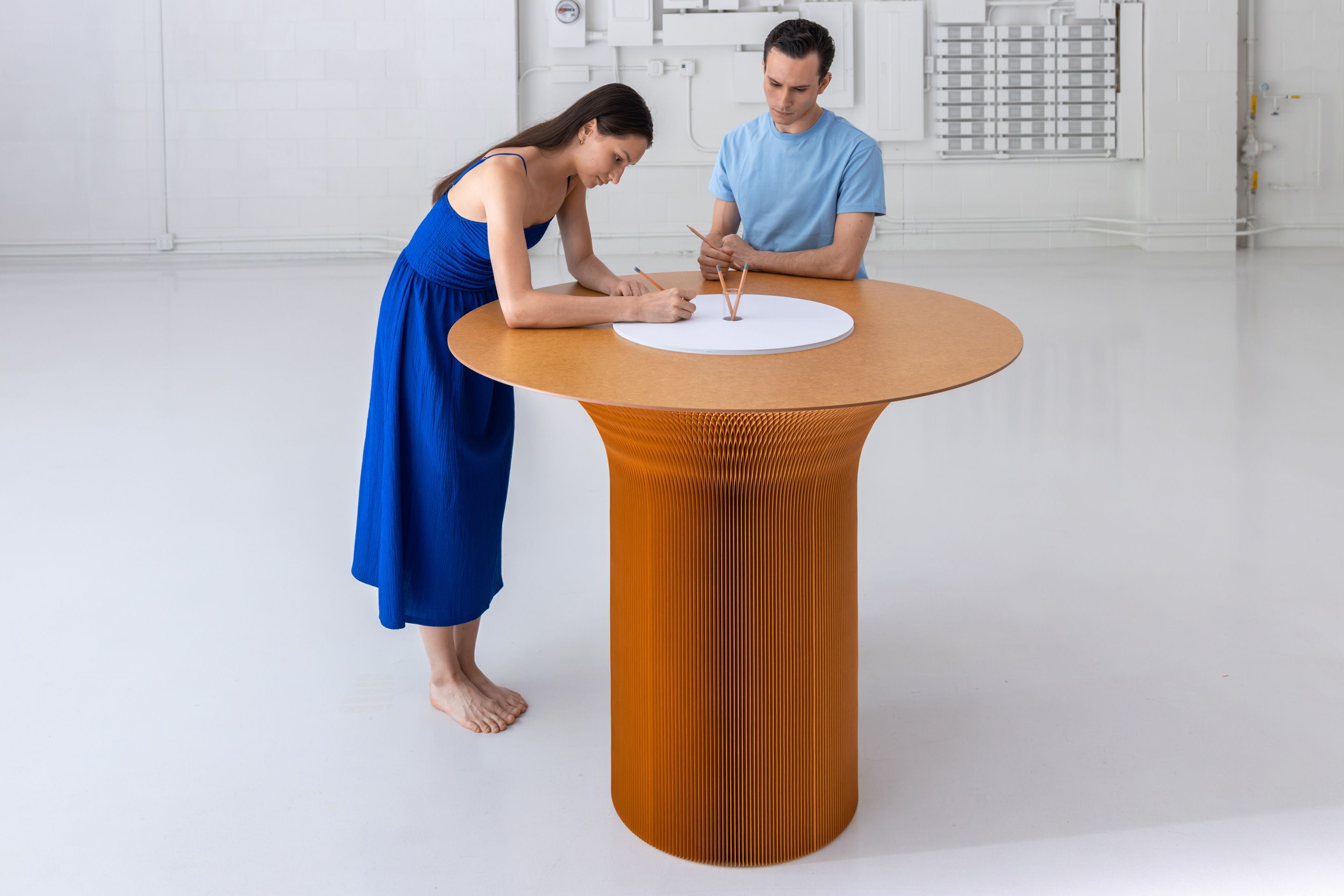 Sketching circles are 20" (50.8cm) in diameter and include 400 sheets of paper per package.