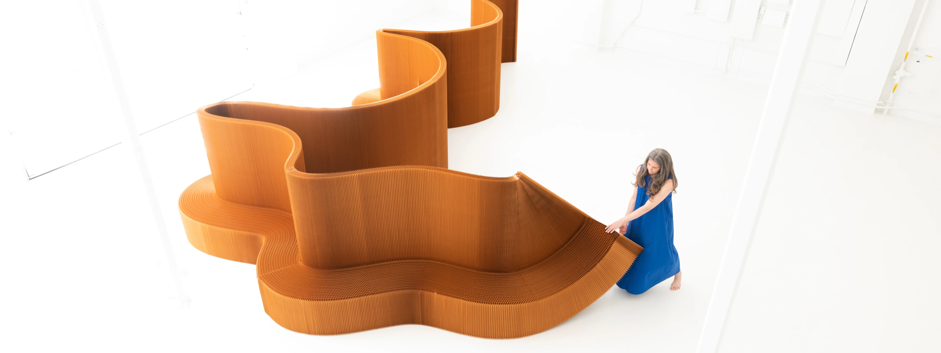 benchwall-paper-furniture-meeting-room--and-flexible-acoustic-partition_molo