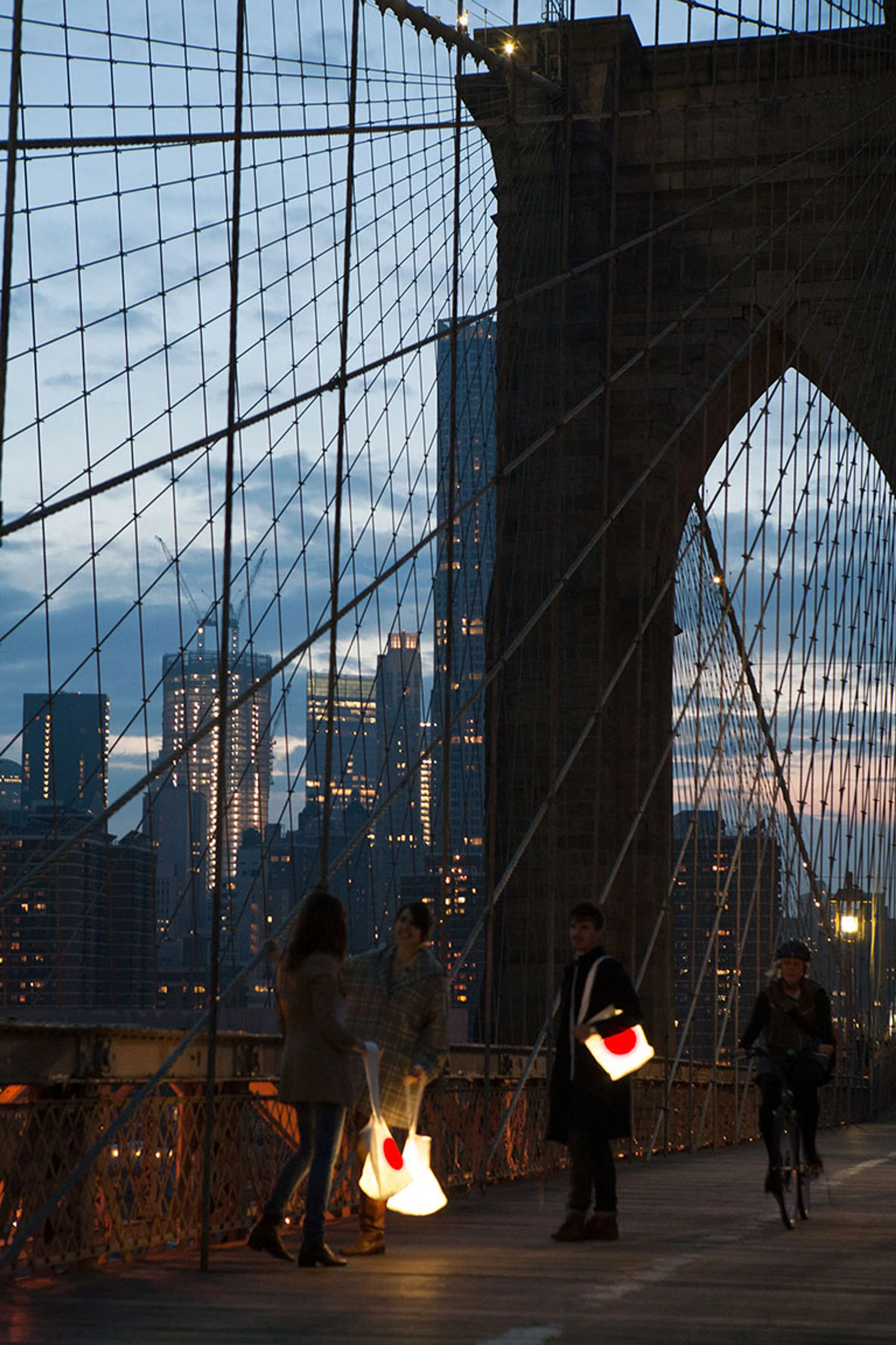 heartfelt lantern on the Brooklyn Bridge -paper furniture design Japan and New York