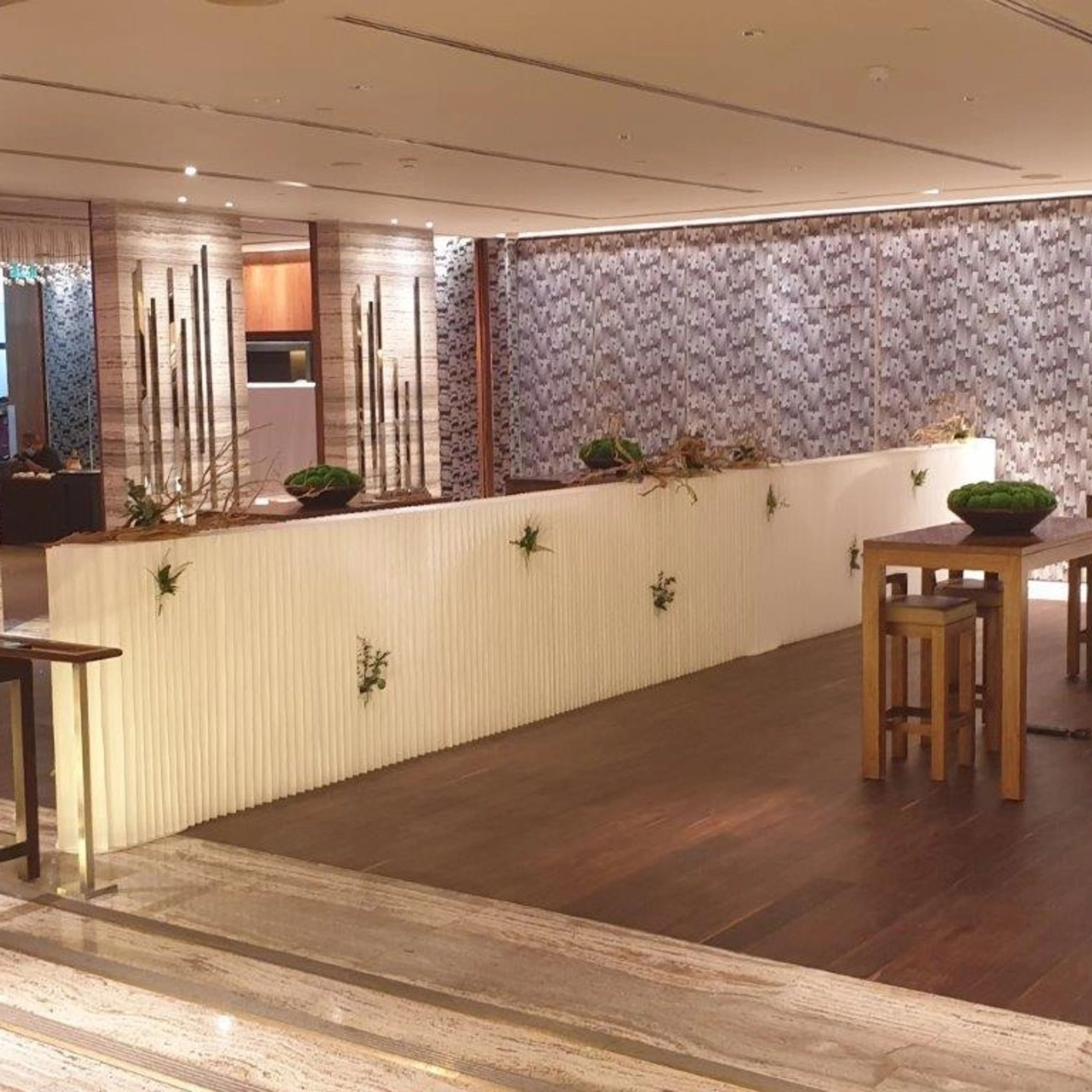 mobile room dividers for restaurants