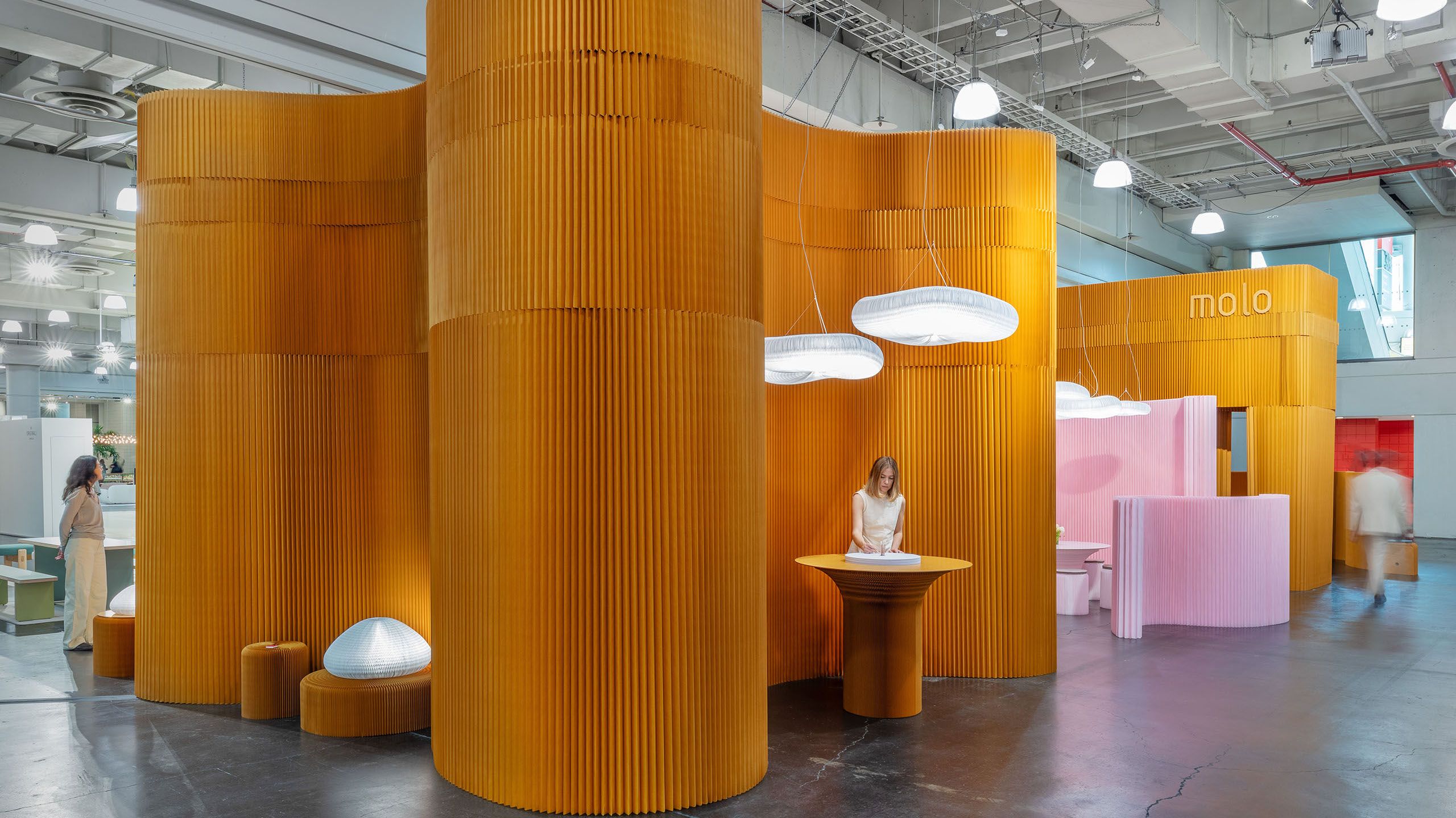 molo cantilever table and softwall exhibit booth