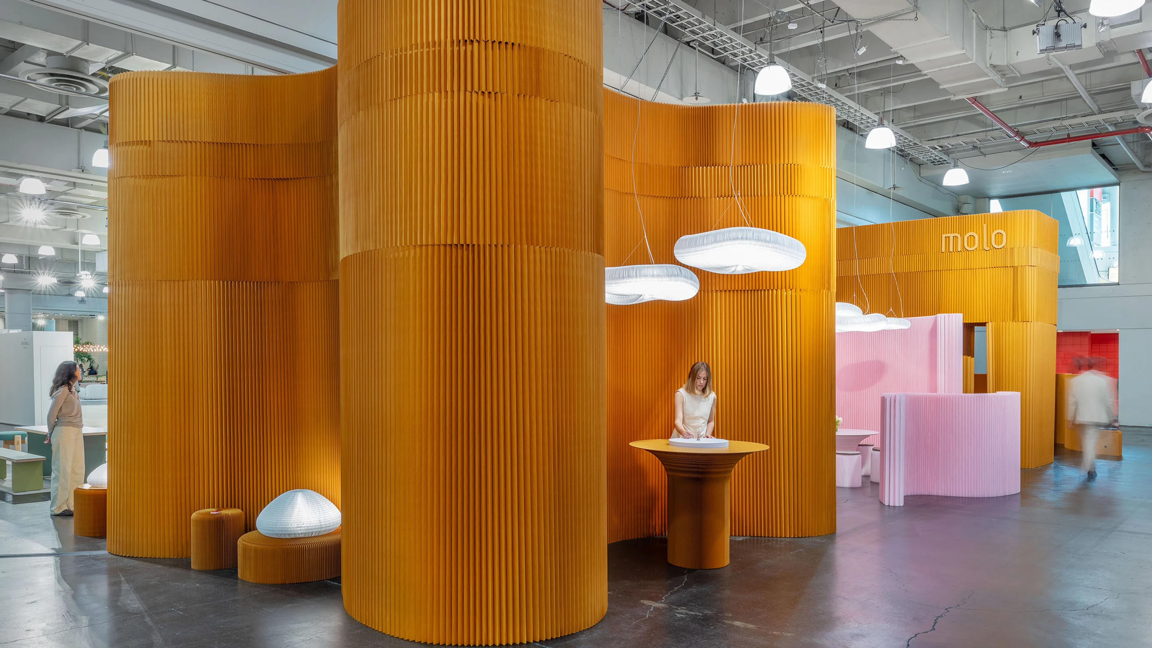 molo cantilever table and softwall exhibit booth