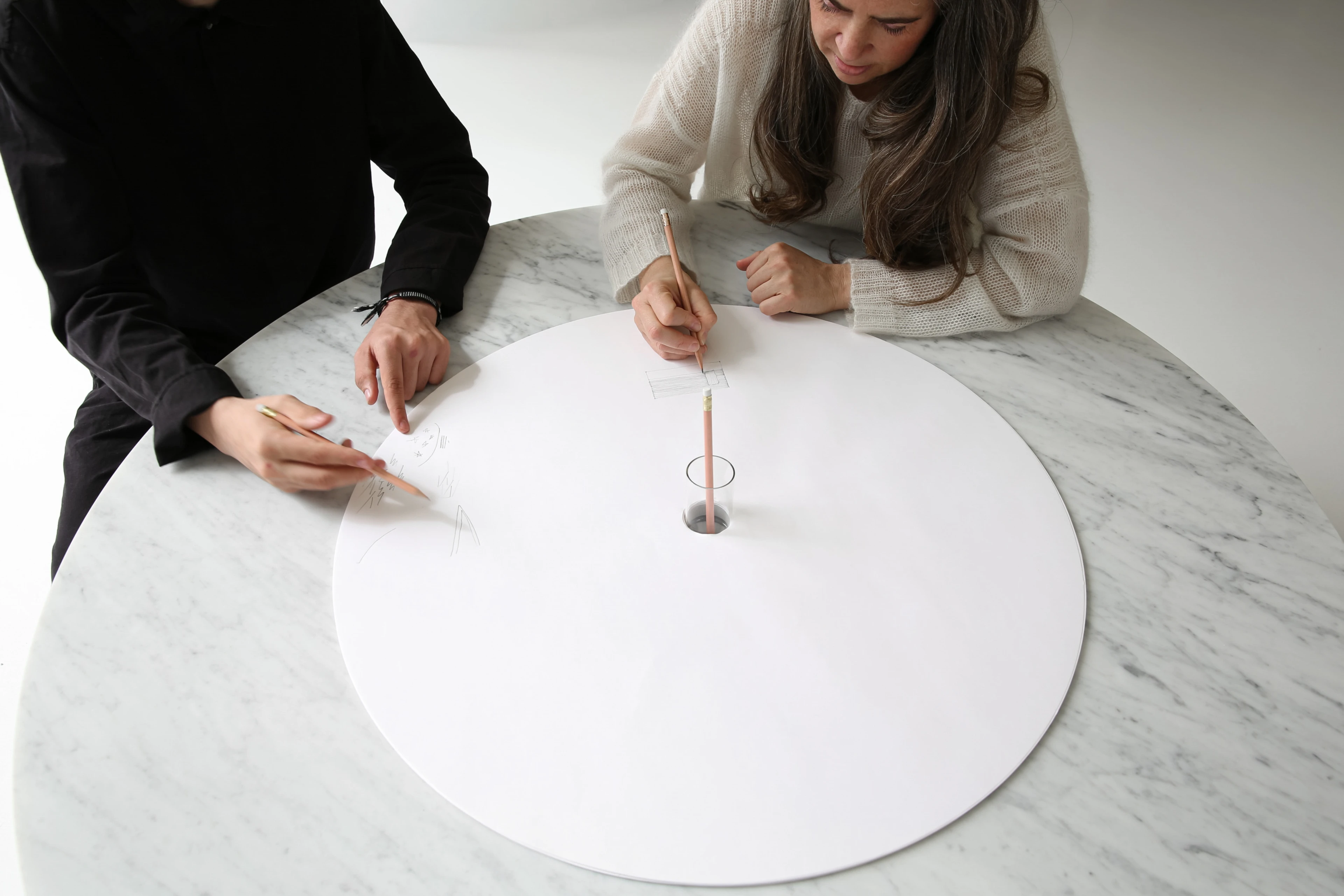 sketching circles for cantilever table™