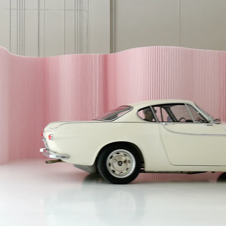 softwall, pink patition, flexible backdrop wall, vintage Volvo P1800, molo