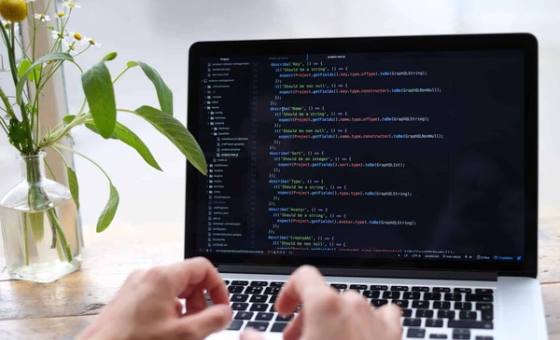 Python Programmering – Fra Grundlæggende til Avanceret