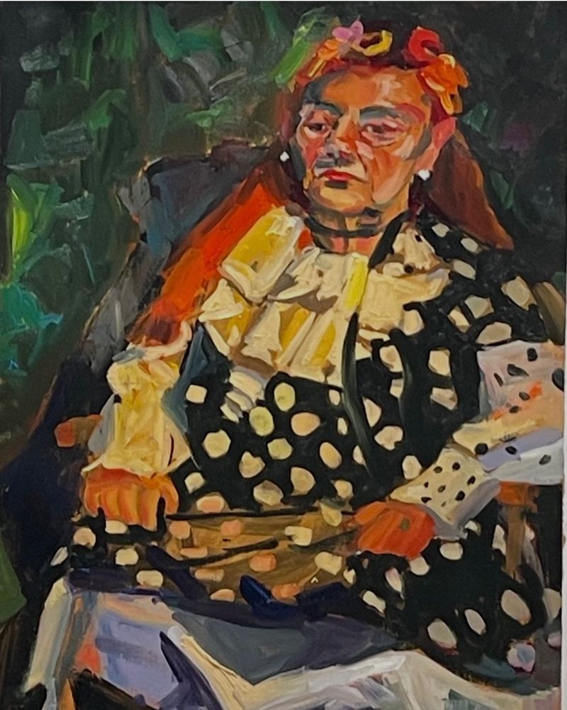 Geke met stippenjurk onder oranje lamp, Charlot van der Hoeven