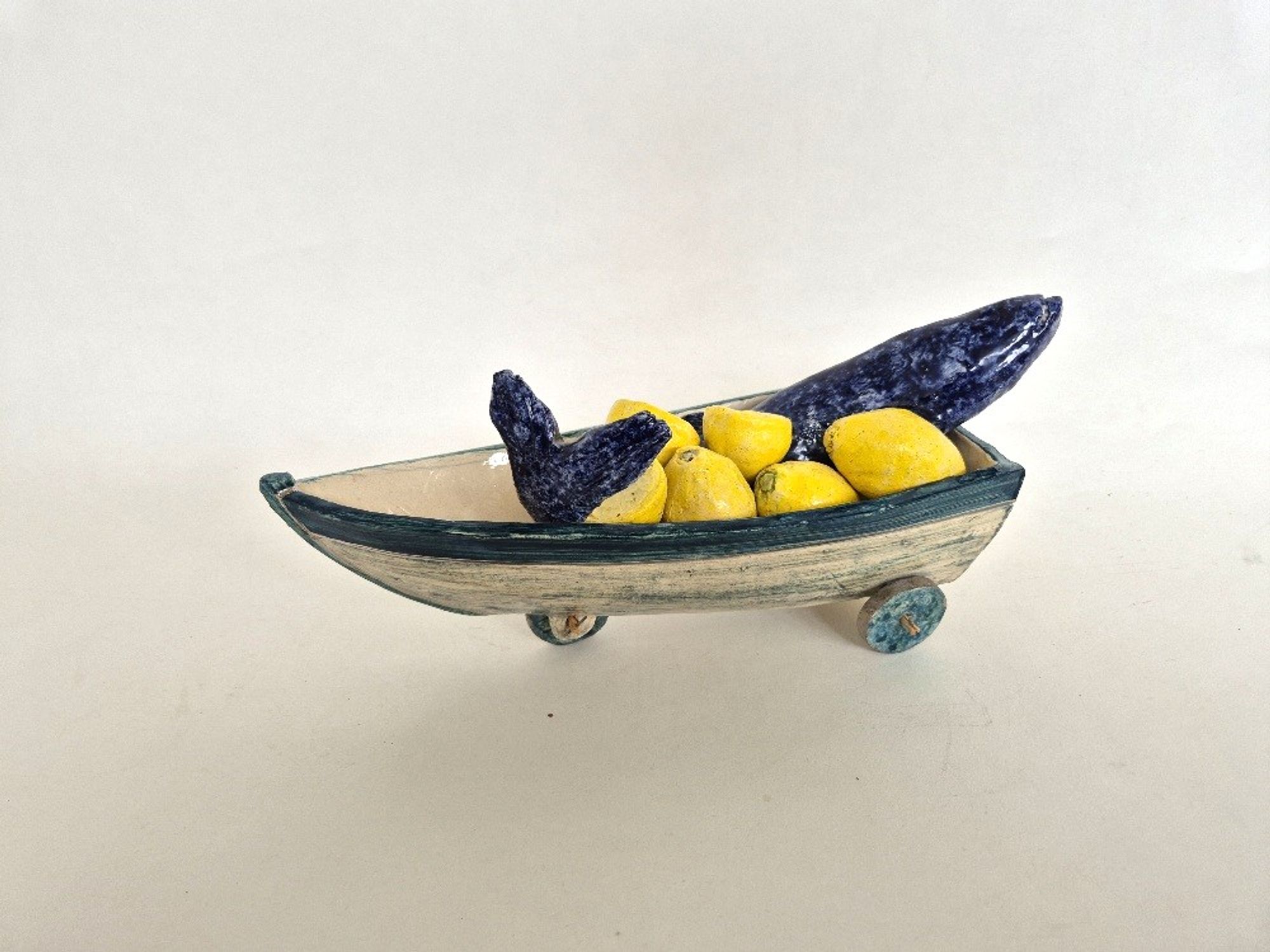 Travelling lemon lady