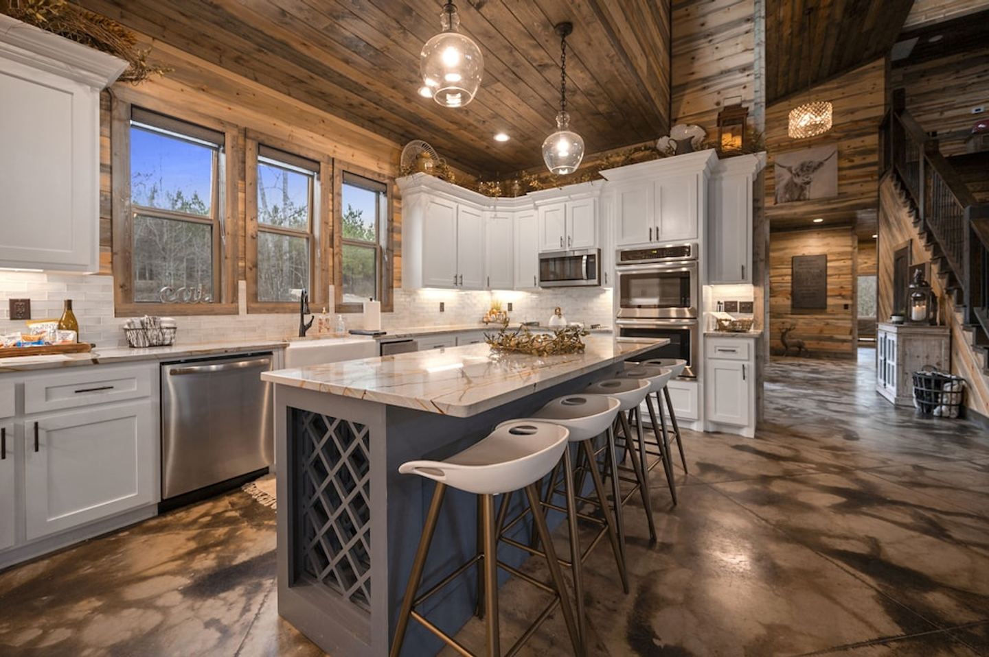 The open floor plan provides a feeling of spaciousness.