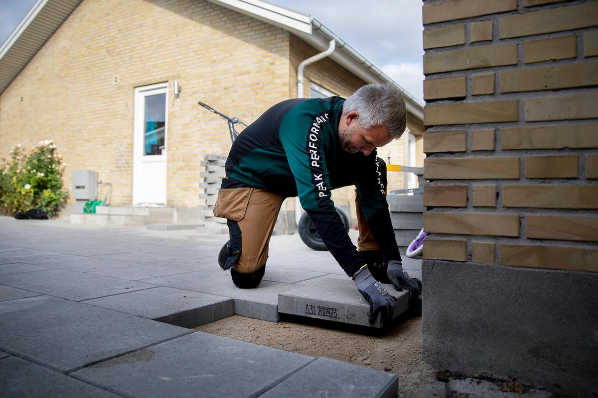 Brolægning, anlægsarbejde, havearbejde