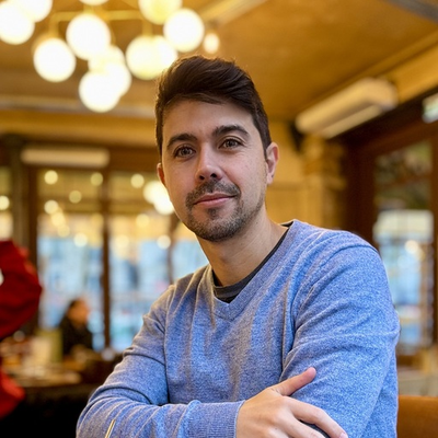 {testimonial.author?.name}