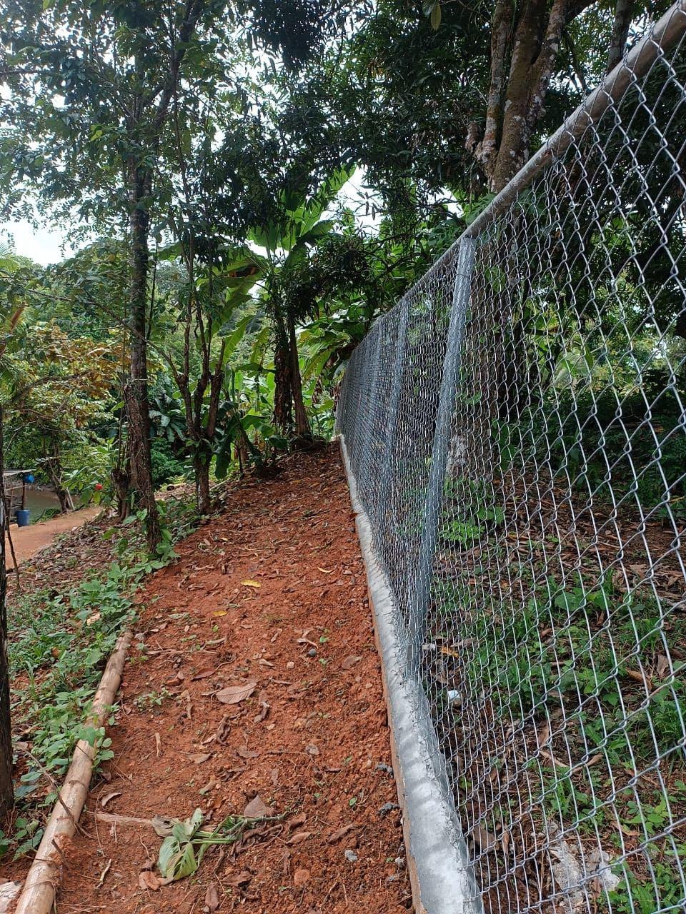 Construcción de 200 ml de cerca de ciclón y marquesina. - Después 1