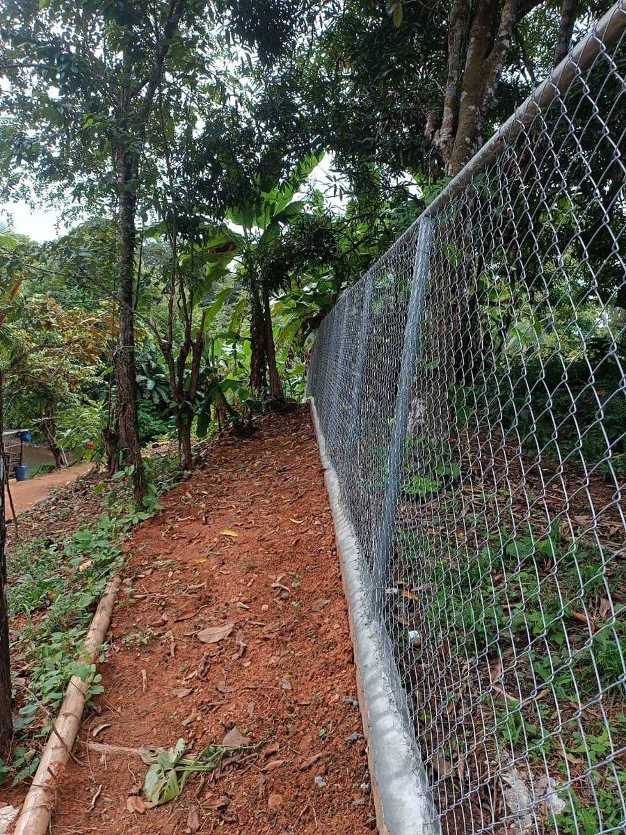 Construcción de 200 ml de cerca de ciclón y marquesina. - Después 1