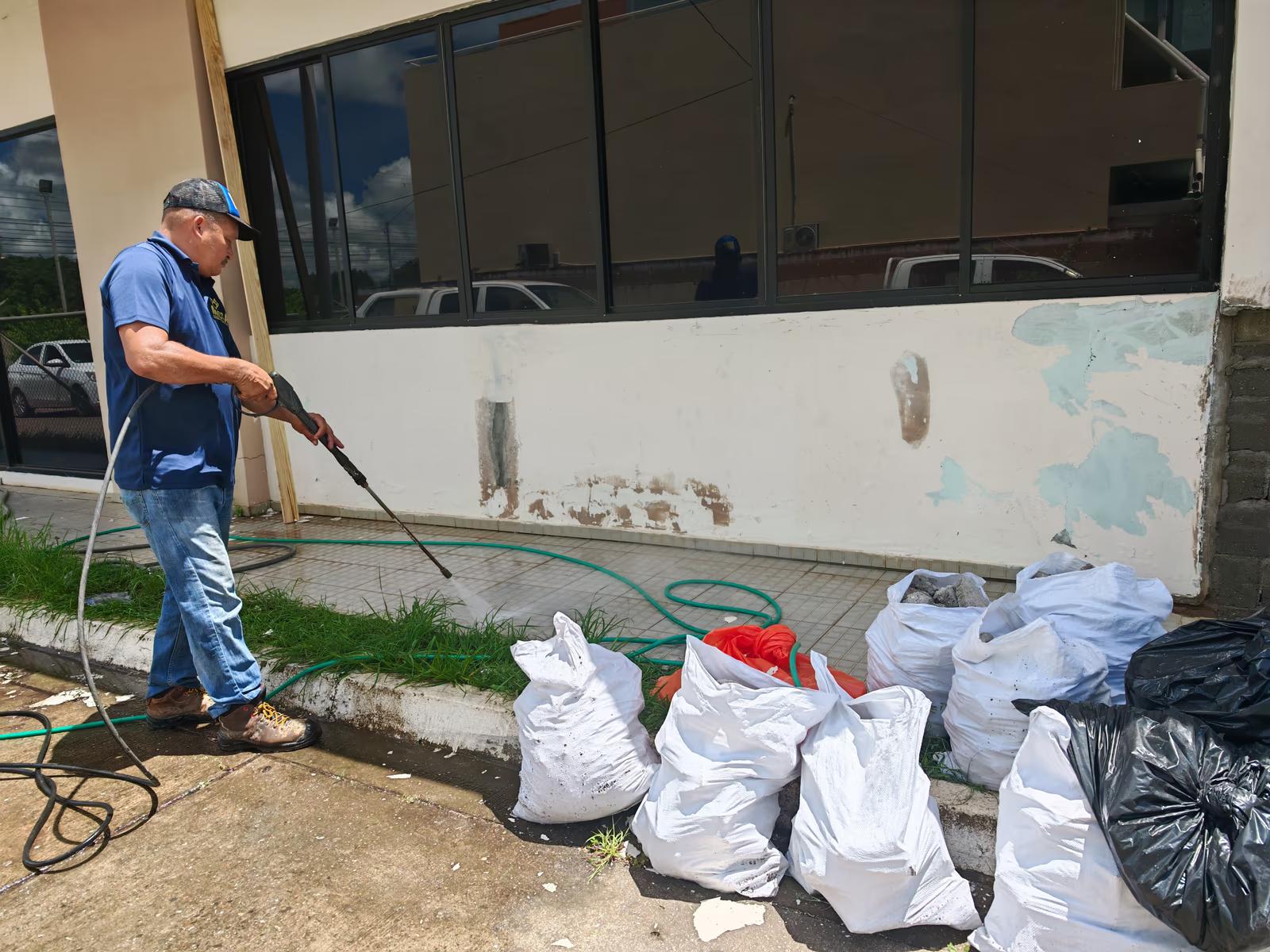 Pintura e impermeabilización de edificio - Antes 25
